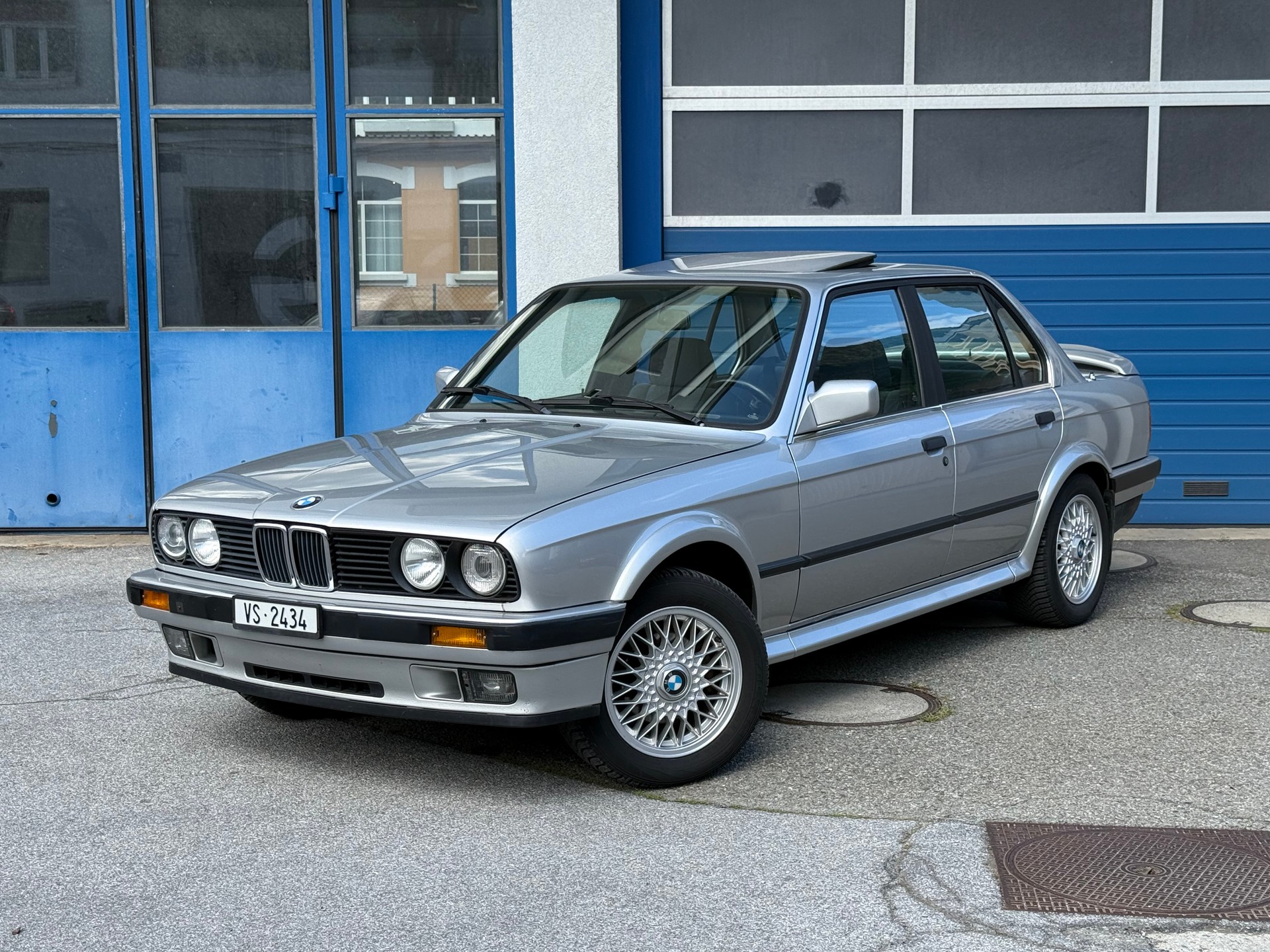 BMW 325iX-image-0