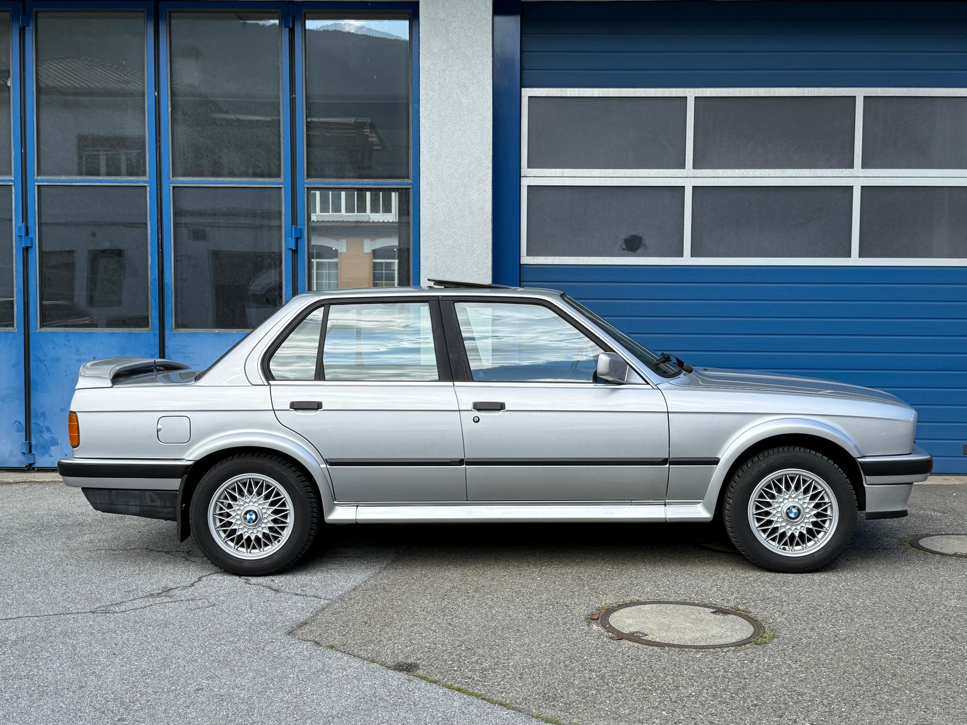 BMW 325iX-image-7