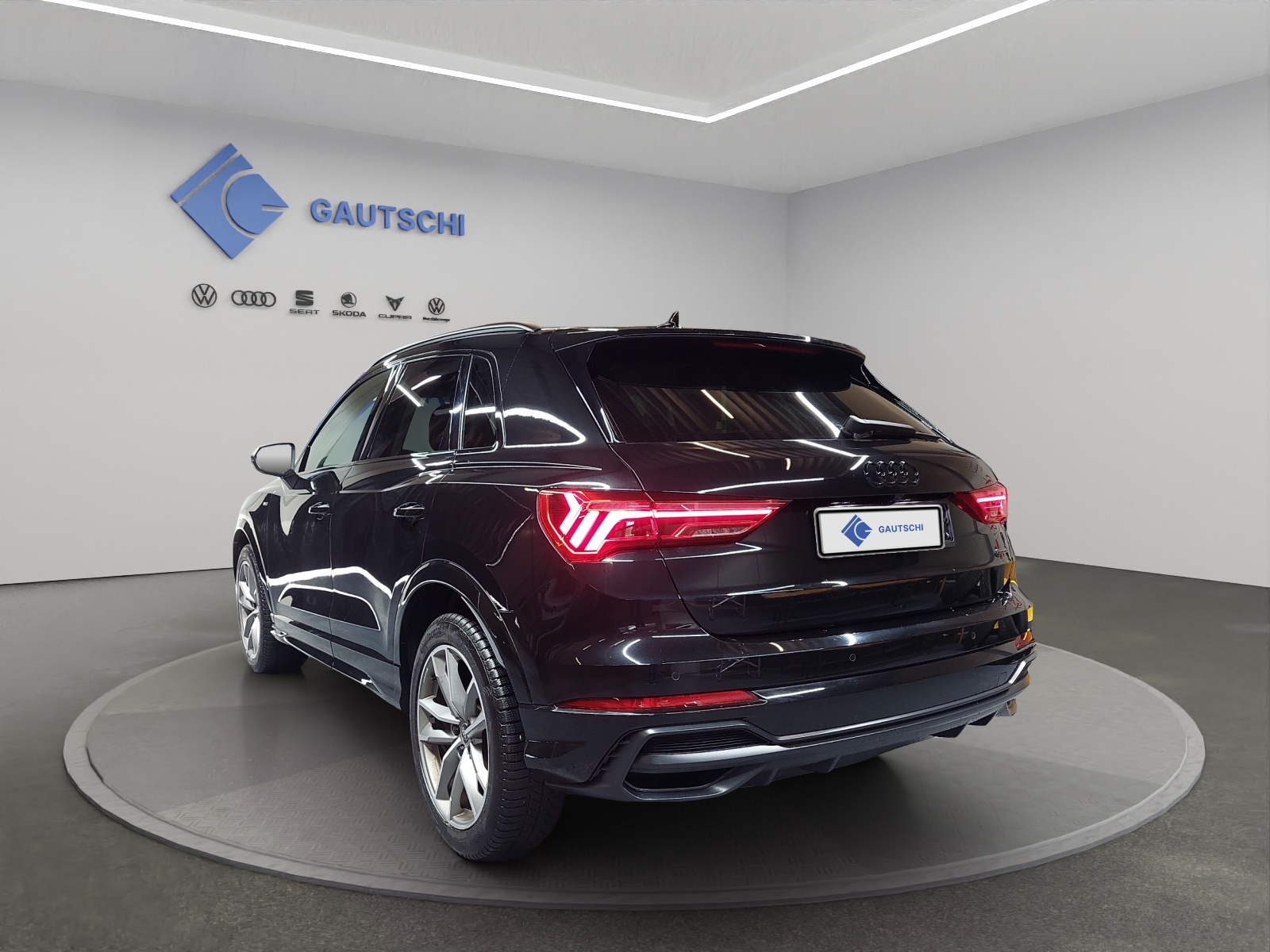 AUDI Q3 35 TDI S line quattro S-tronic-image-2
