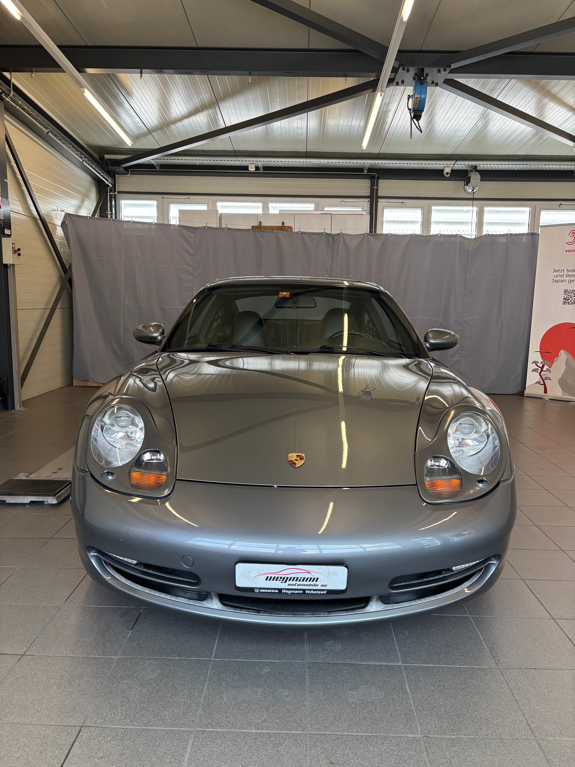 PORSCHE 911 Carrera 4-image-1