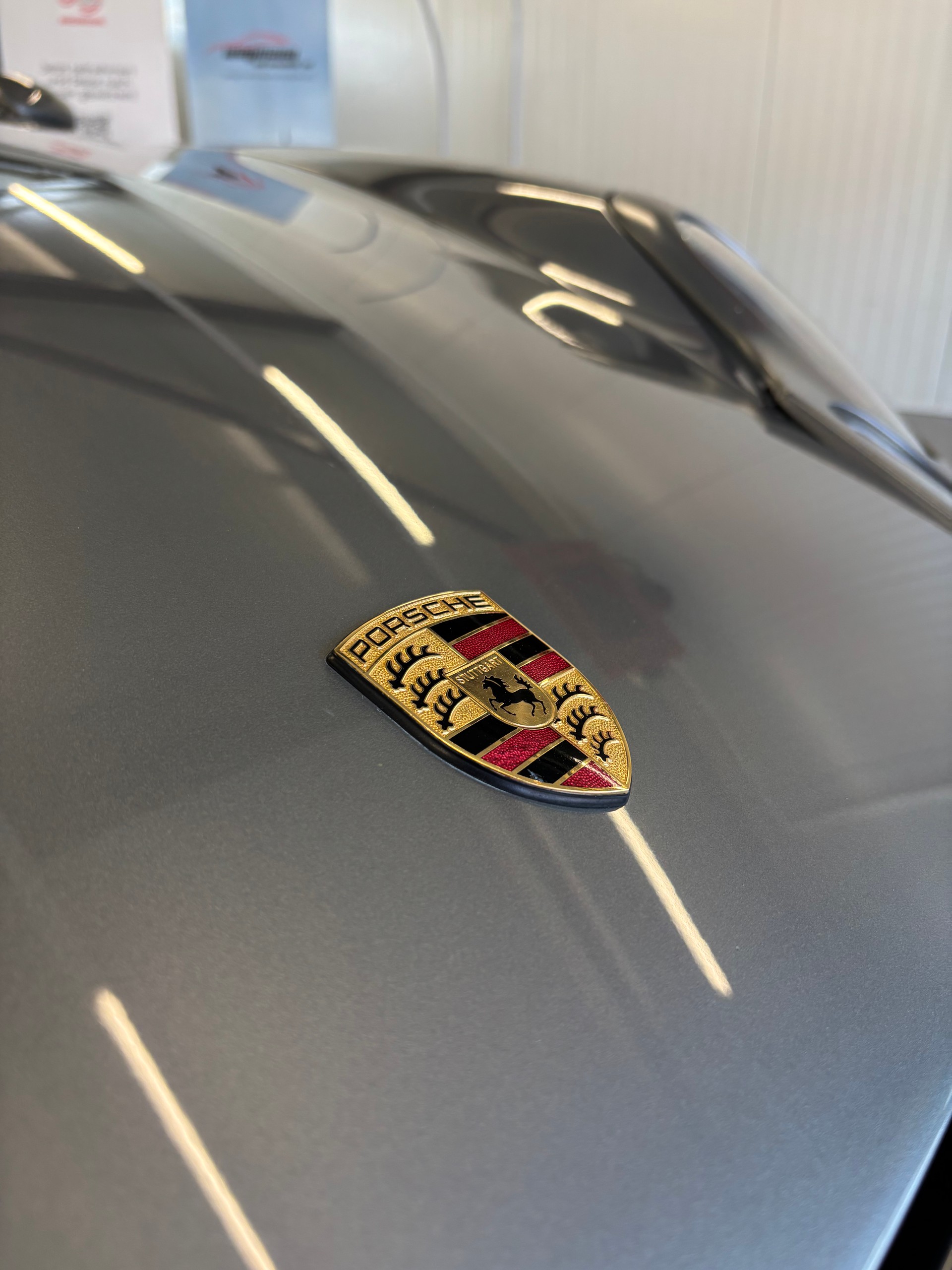 PORSCHE 911 Carrera 4-image-10