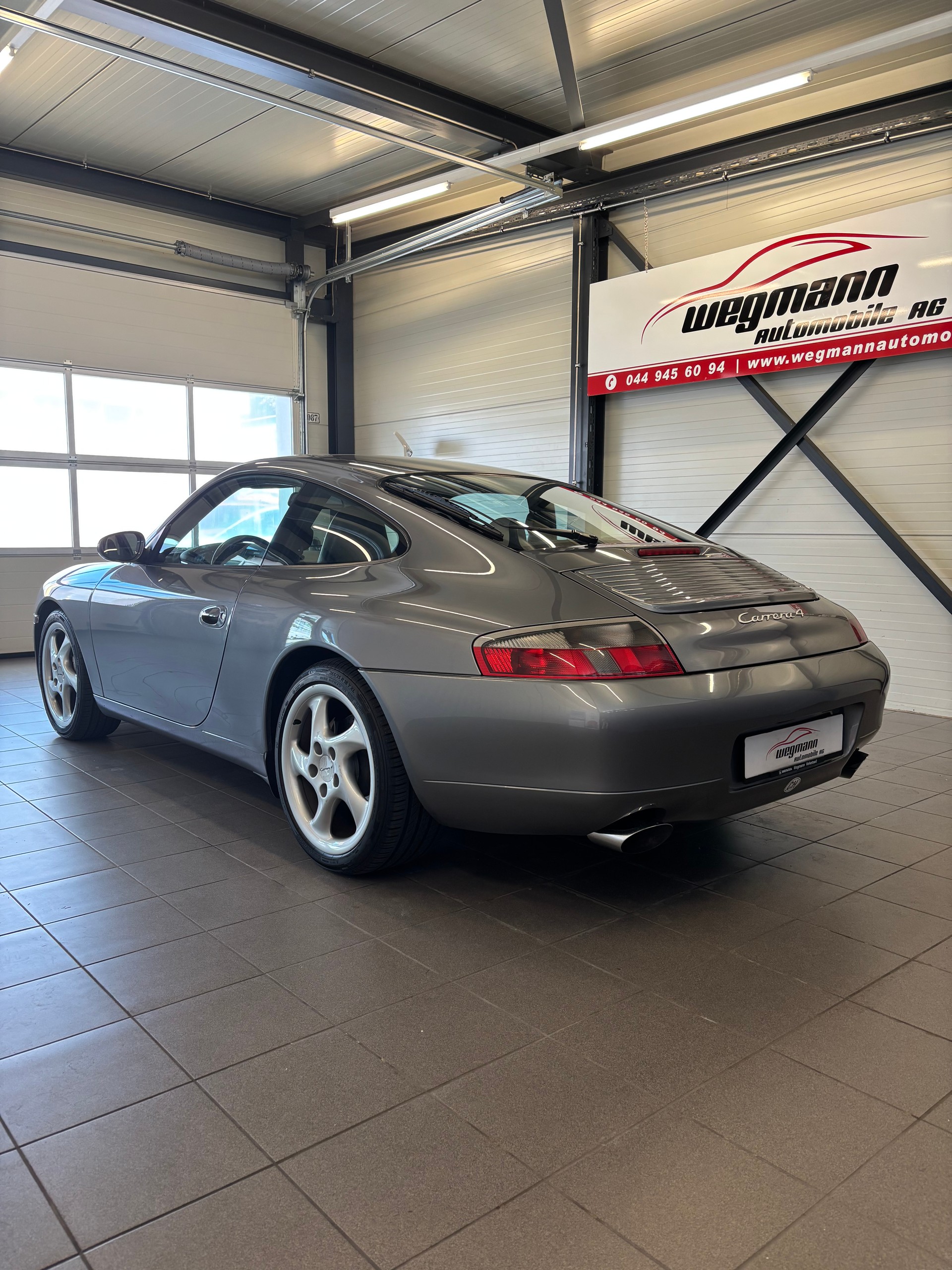 PORSCHE 911 Carrera 4-image-5