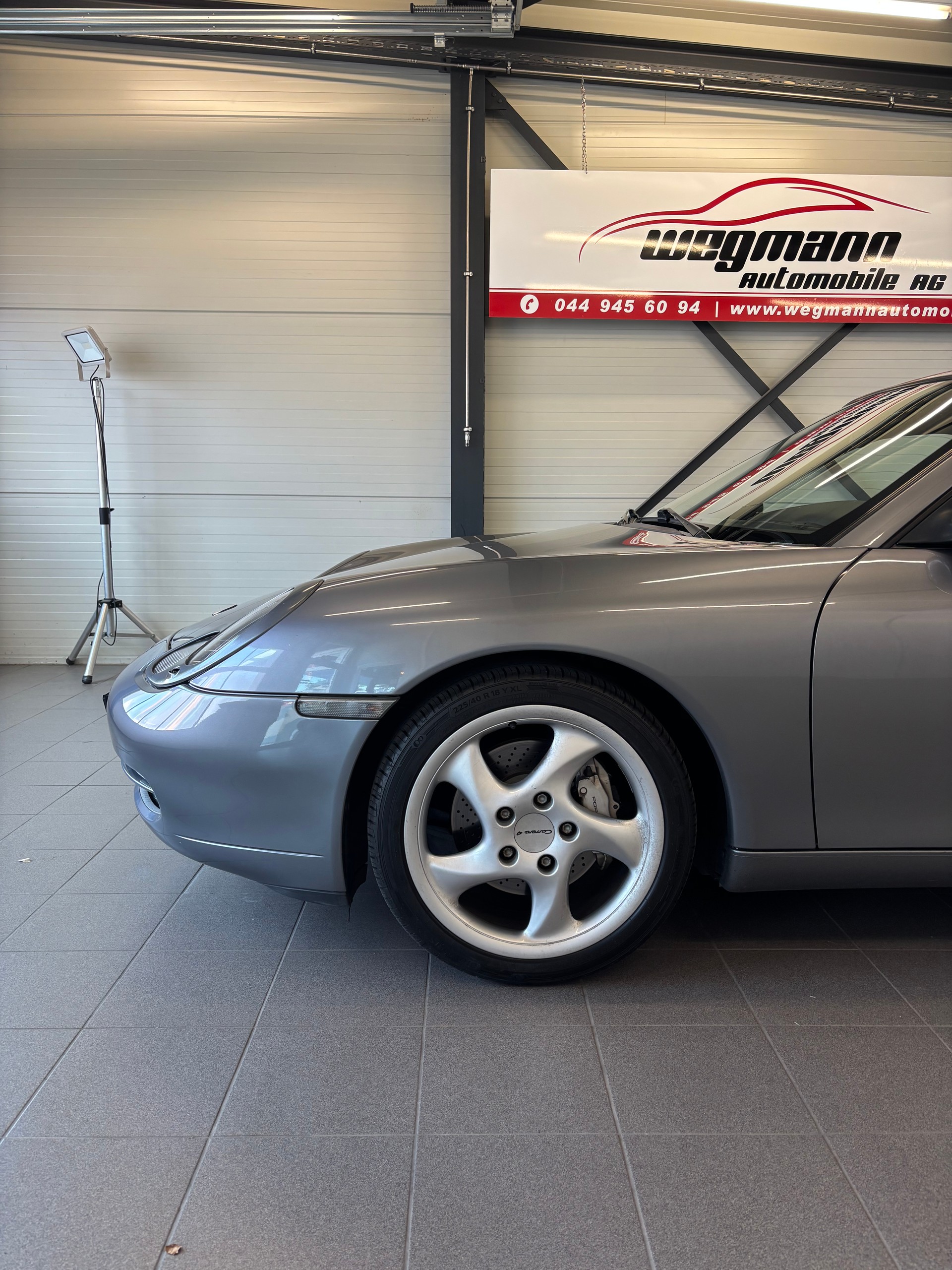 PORSCHE 911 Carrera 4-image-6