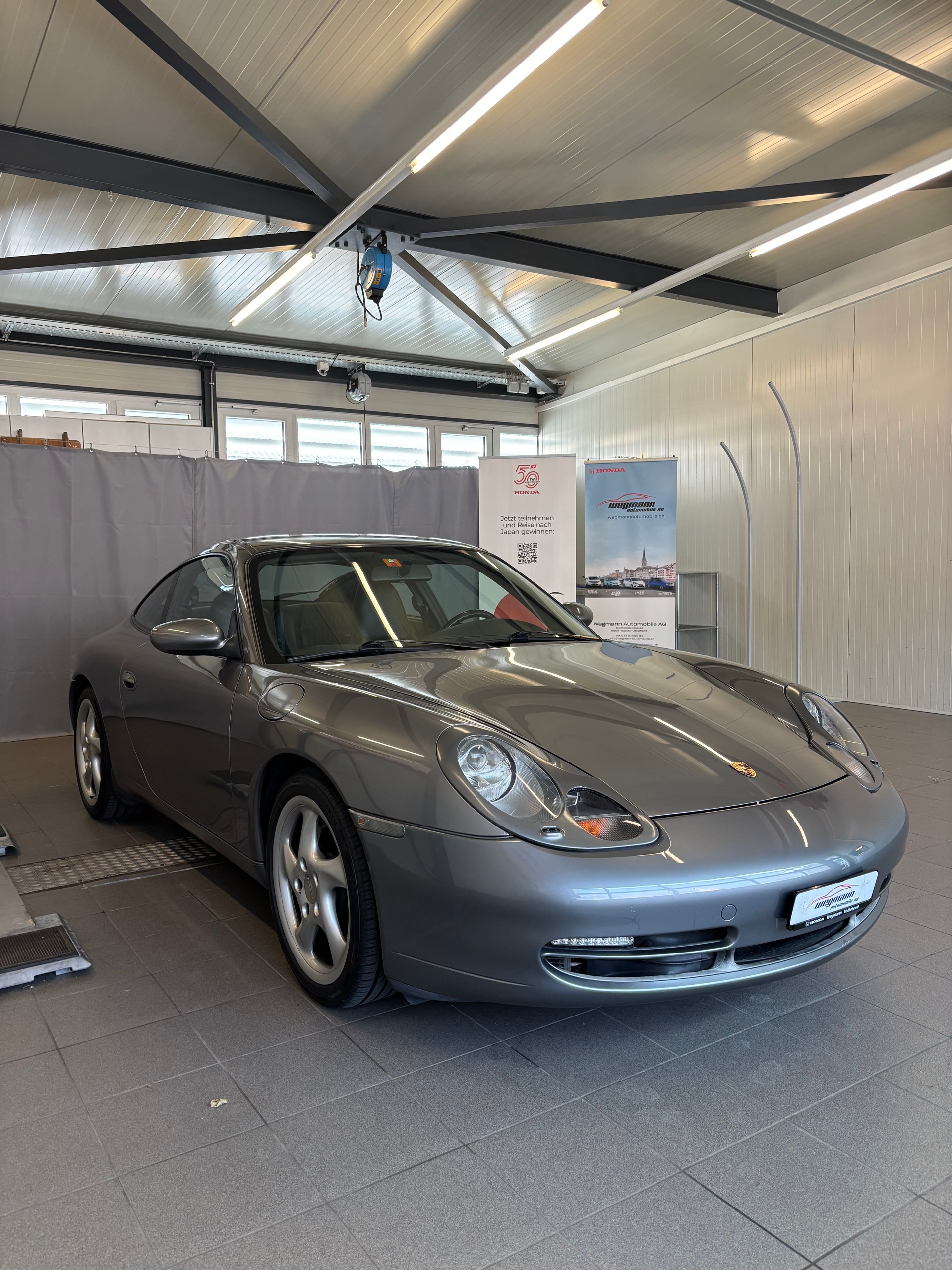 PORSCHE 911 Carrera 4-image-2