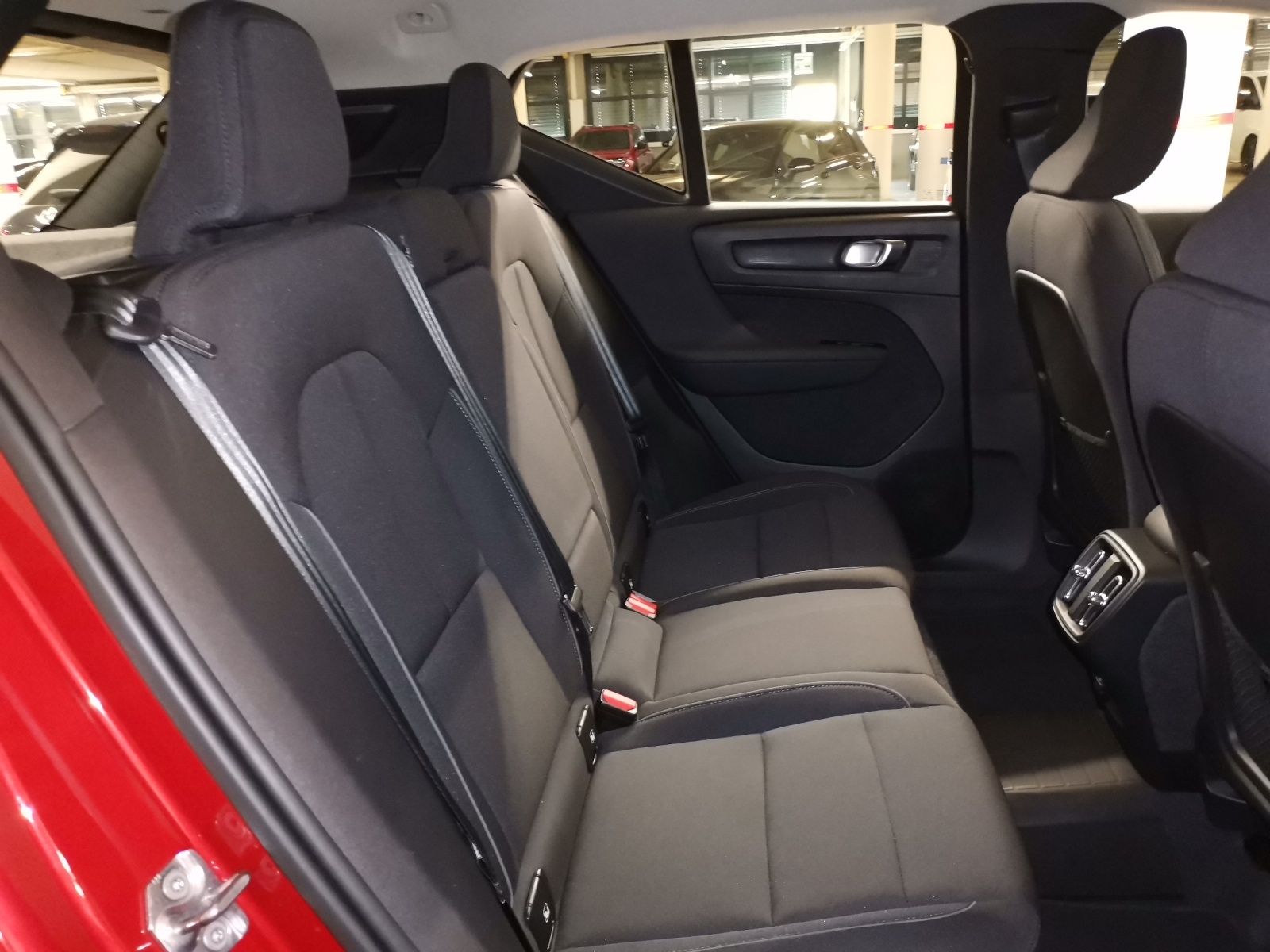 VOLVO XC40 1.5 T3 Momentum-image-9