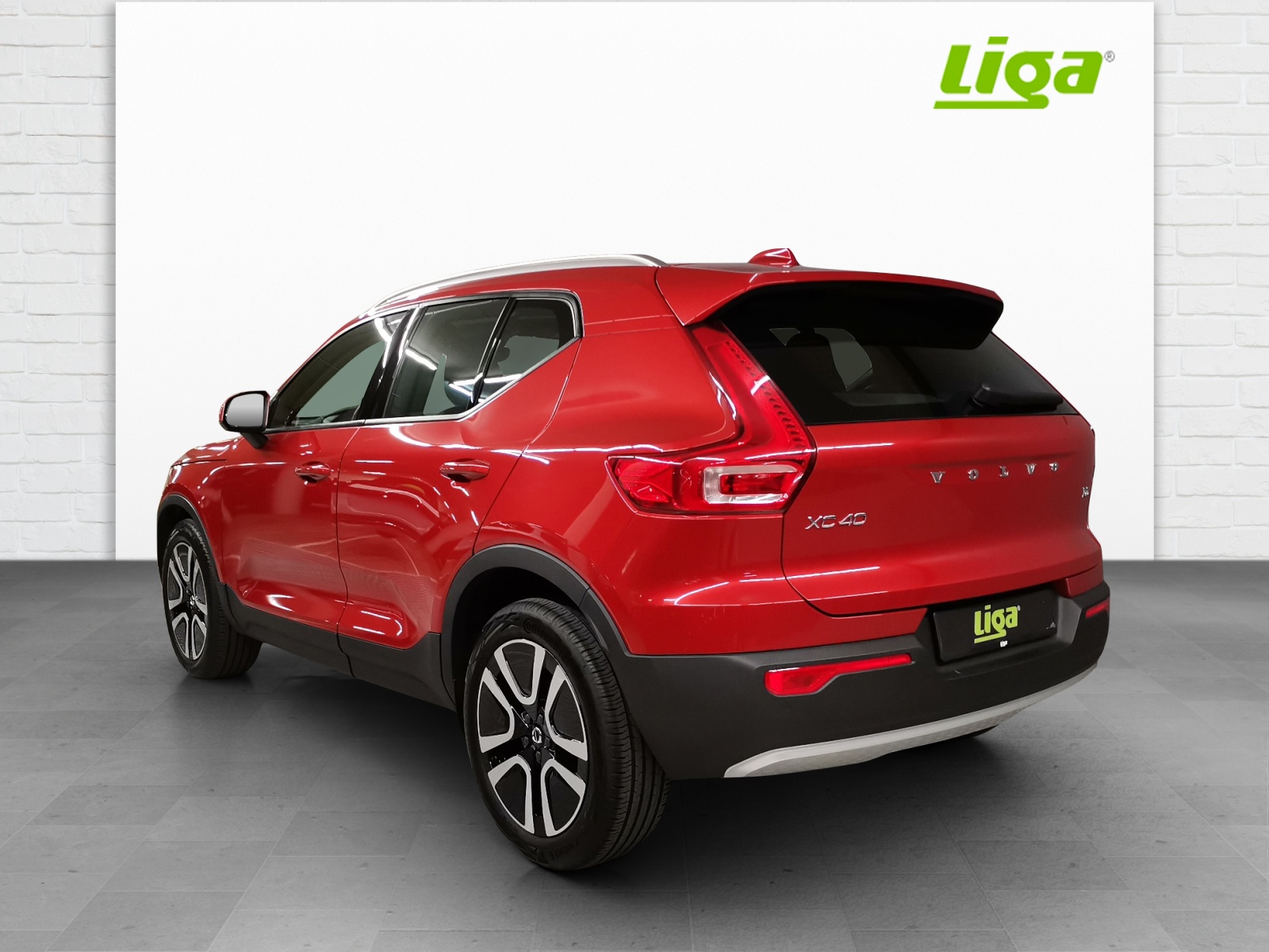 VOLVO XC40 1.5 T3 Momentum-image-3
