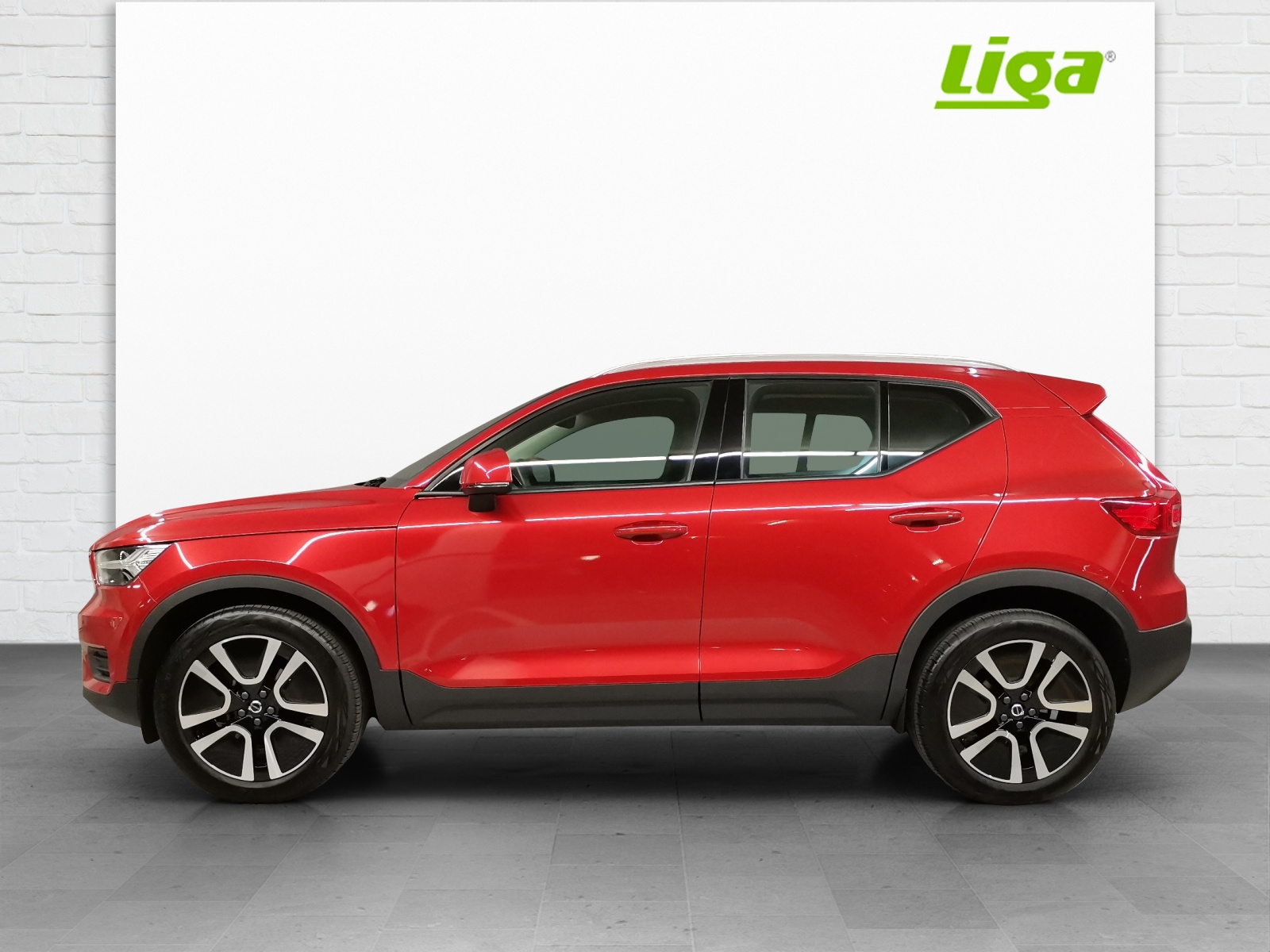 VOLVO XC40 1.5 T3 Momentum-image-0