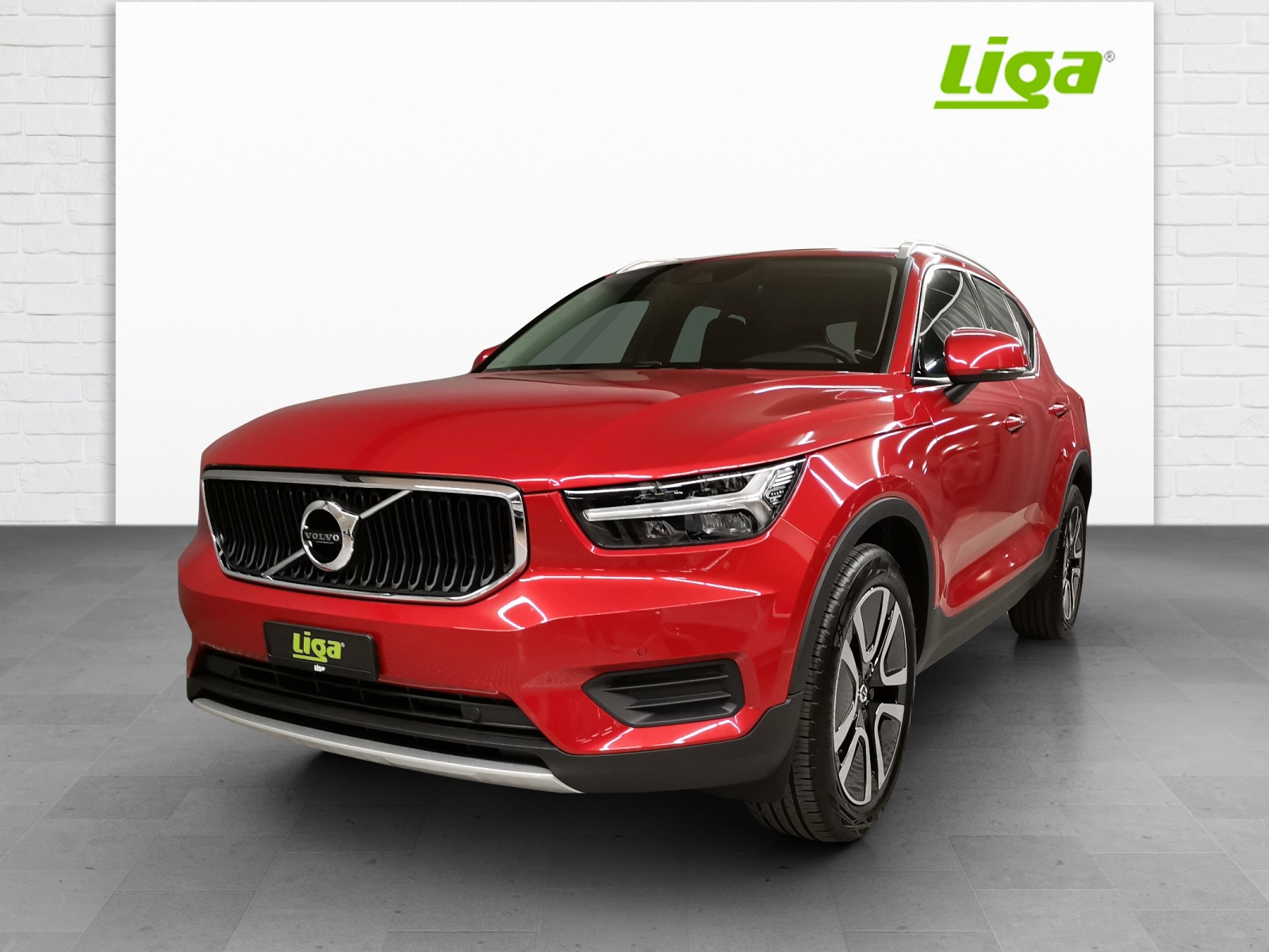 VOLVO XC40 1.5 T3 Momentum-image-1