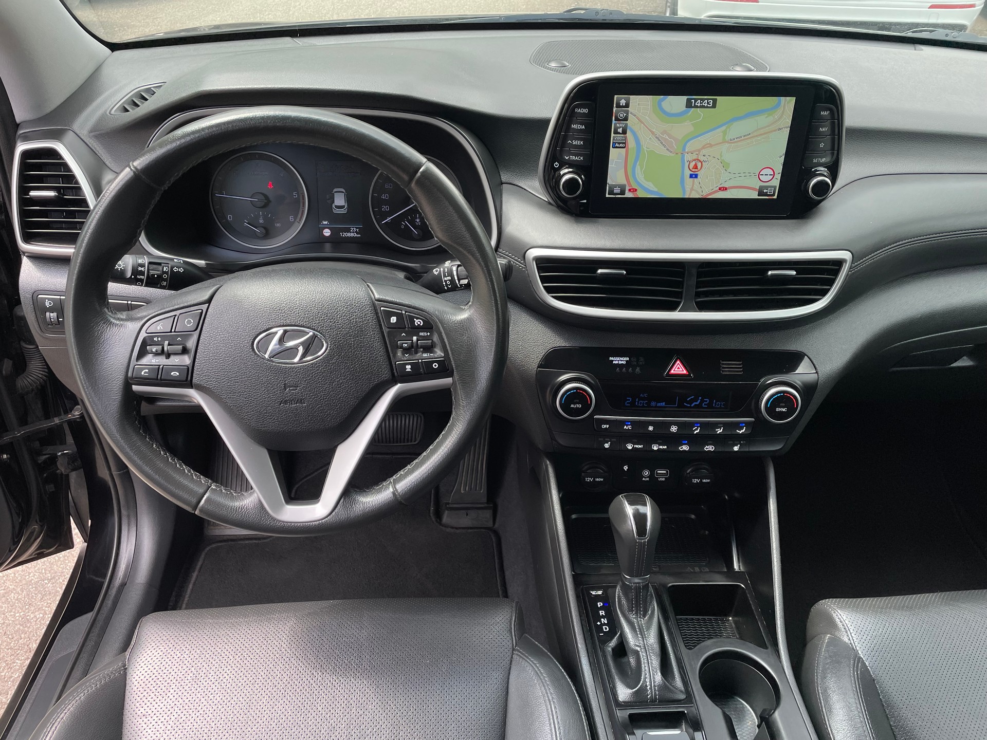 HYUNDAI Tucson 1.6 CRDI Amplia Mild Hybrid 4WD DCT-image-9