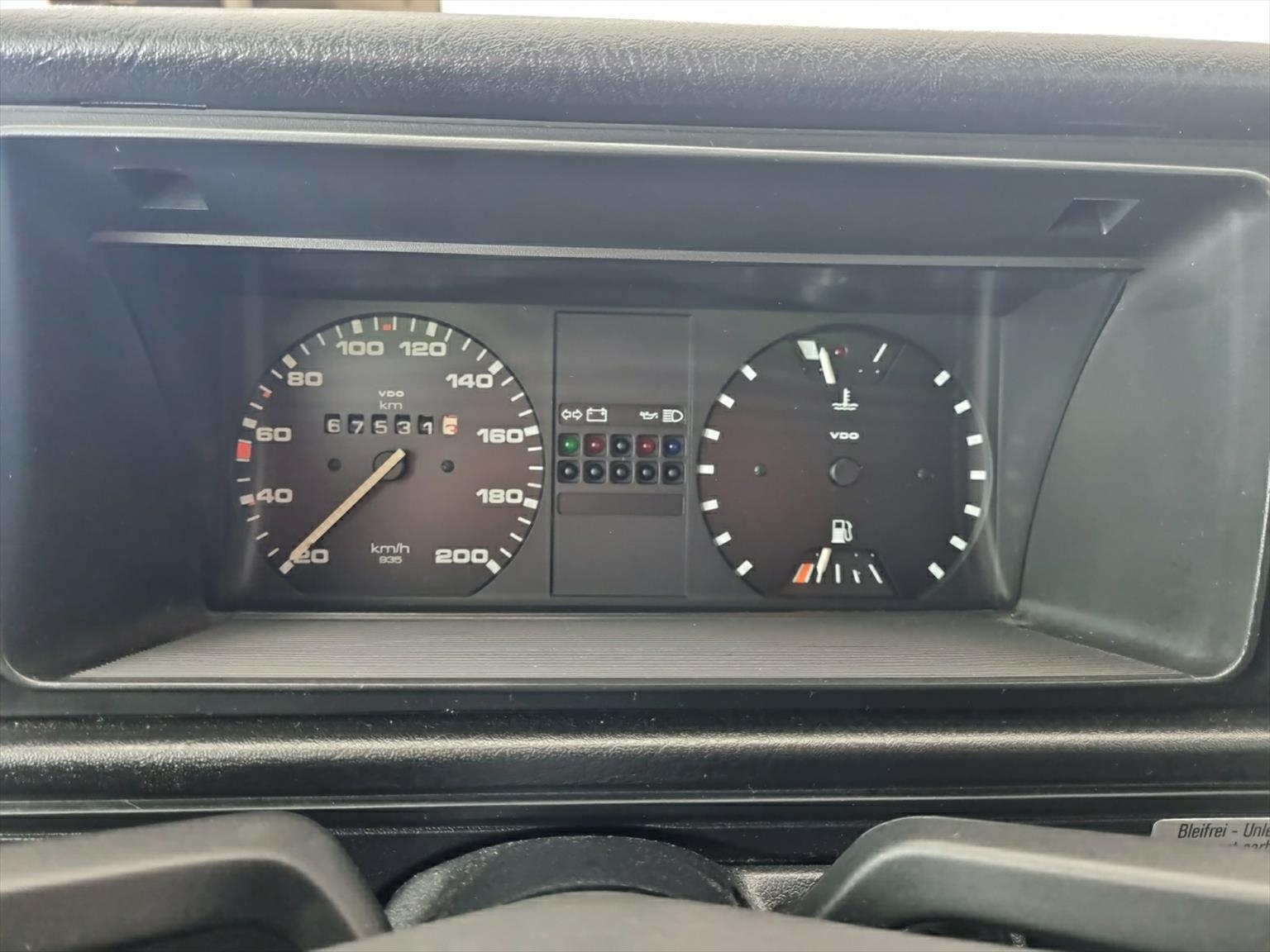 VW Golf 1300 GL-image-12