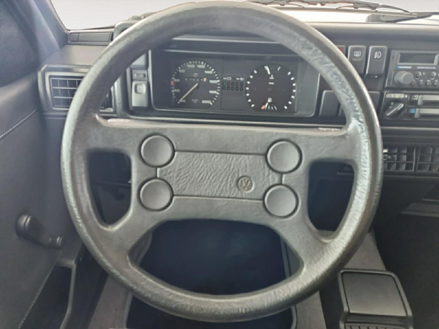 VW Golf 1300 GL-image-14