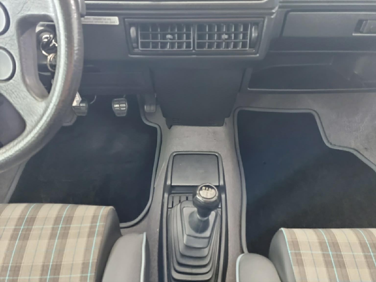 VW Golf 1300 GL-image-10