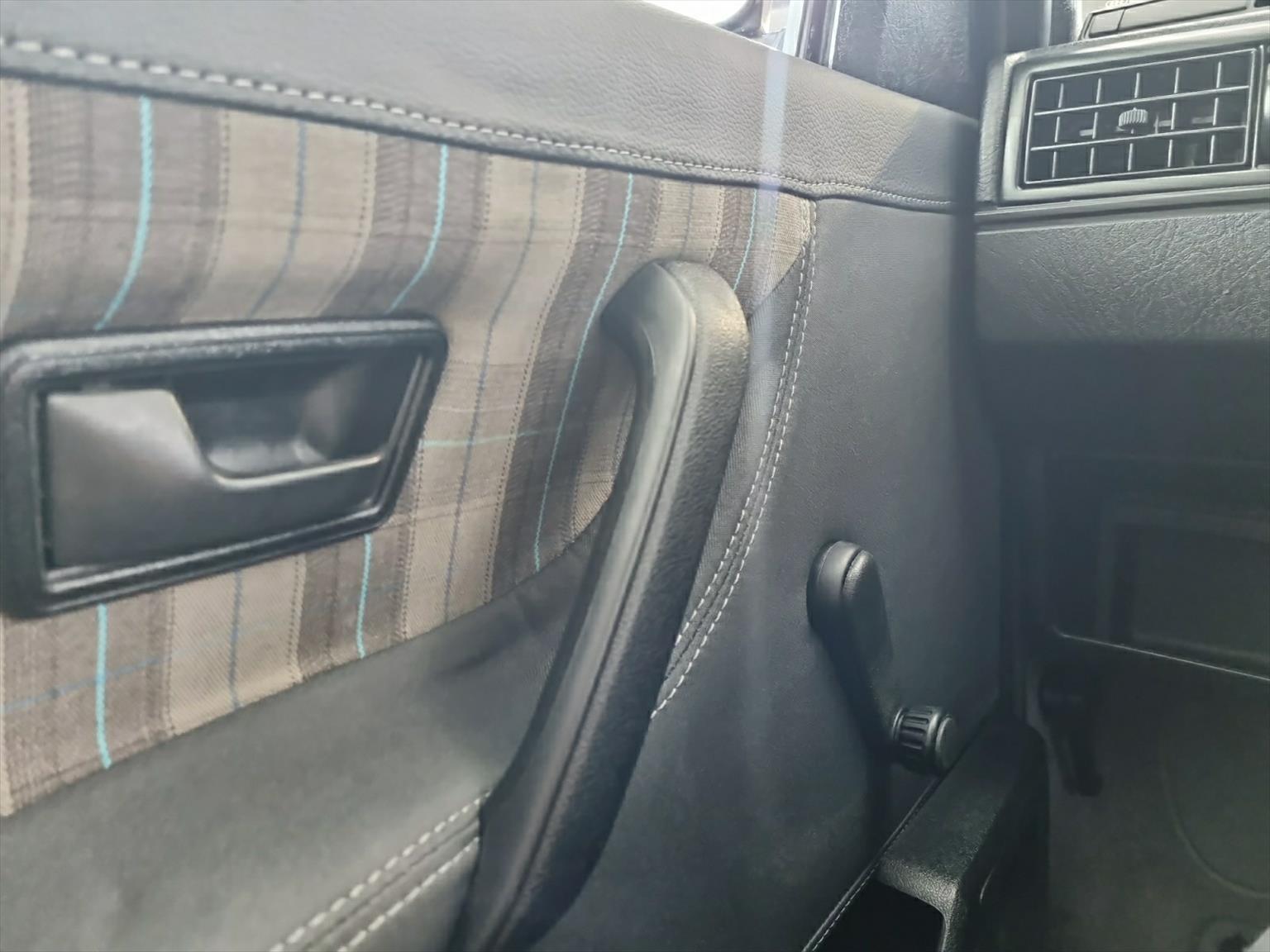 VW Golf 1300 GL-image-9