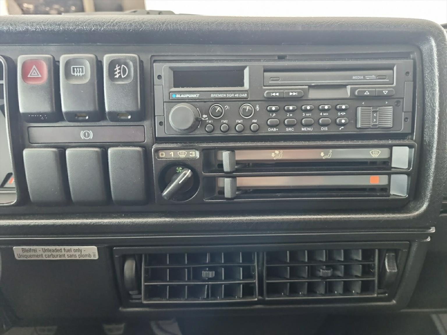 VW Golf 1300 GL-image-11