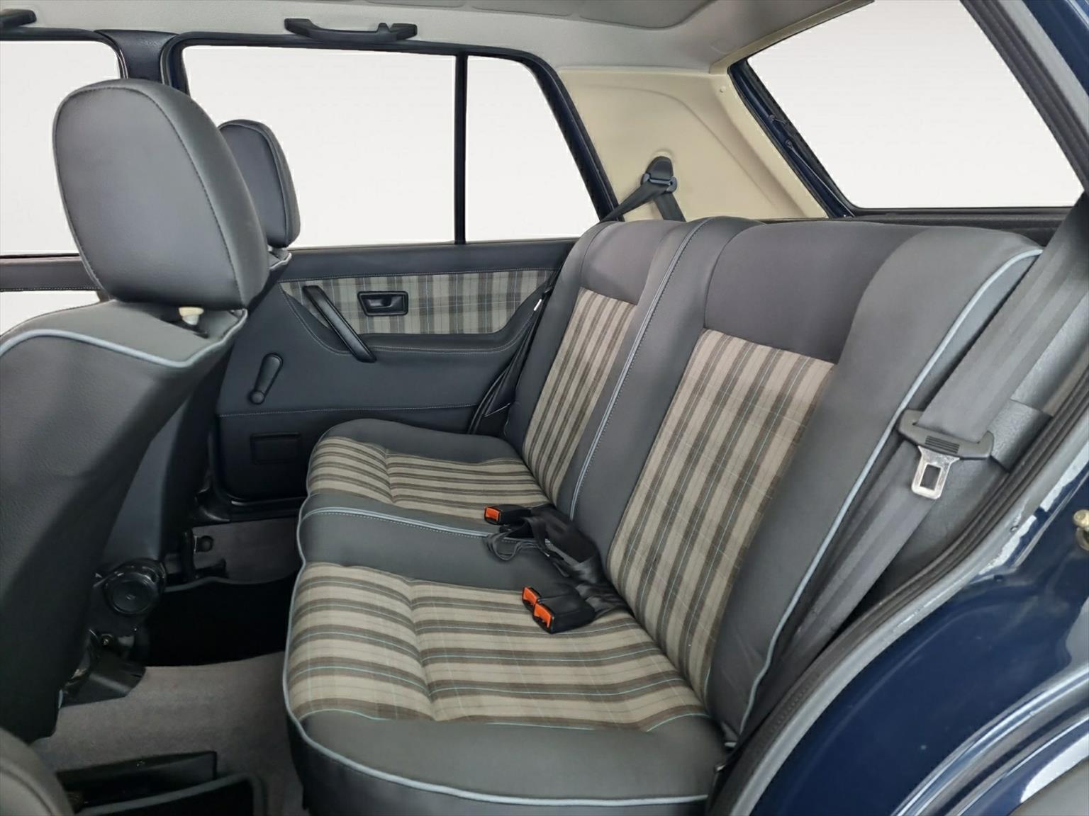 VW Golf 1300 GL-image-7