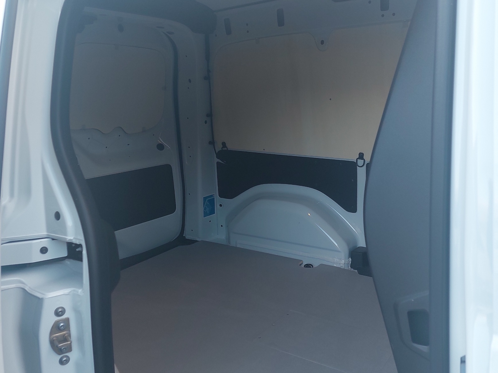 MERCEDES-BENZ eCitan 45kWh Pro-image-7