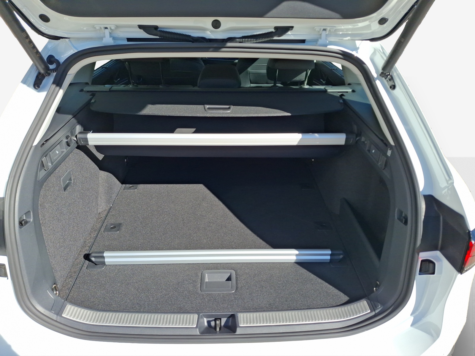 VW Passat Variant 2.0 TDI evo Business 4 Motion DSG-image-12