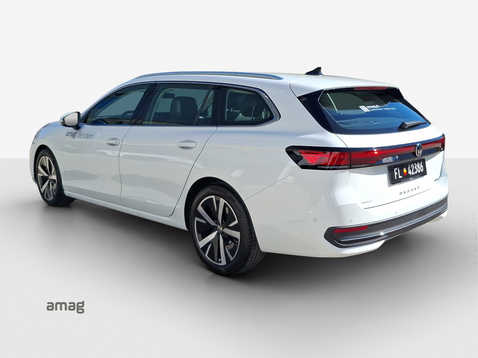 VW Passat Variant 2.0 TDI evo Business 4 Motion DSG-image-2