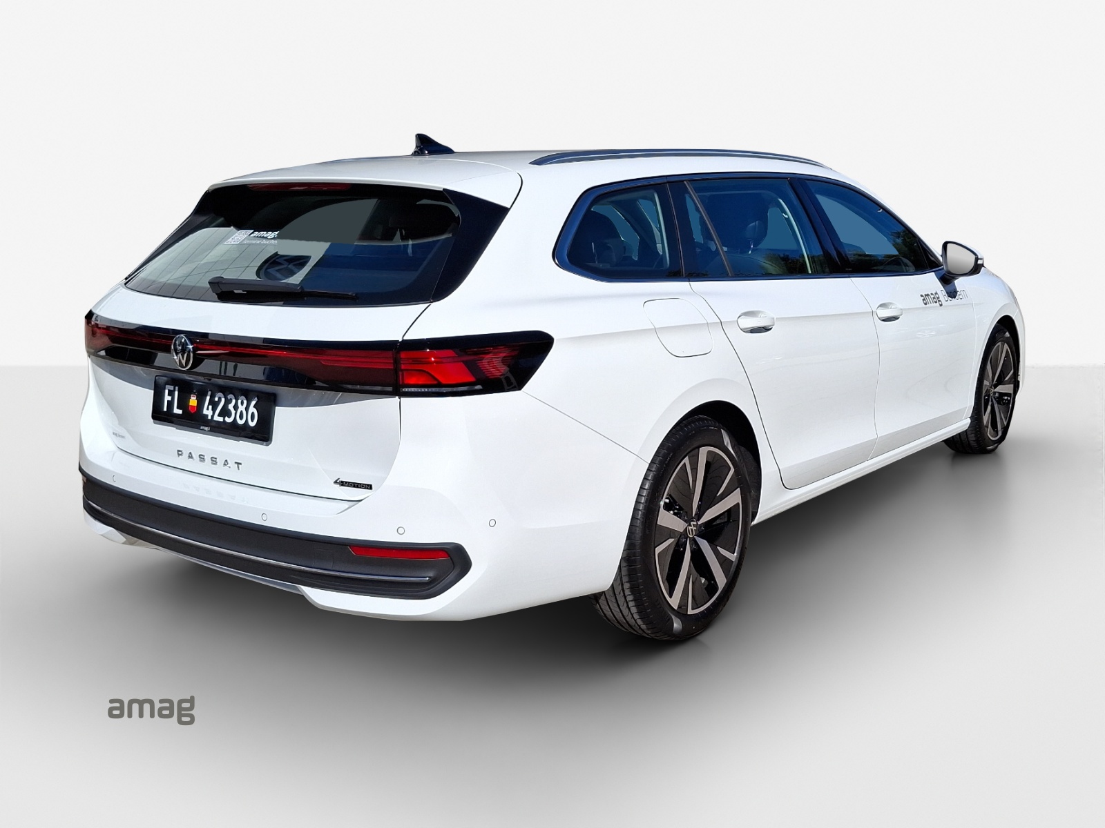 VW Passat Variant 2.0 TDI evo Business 4 Motion DSG-image-4