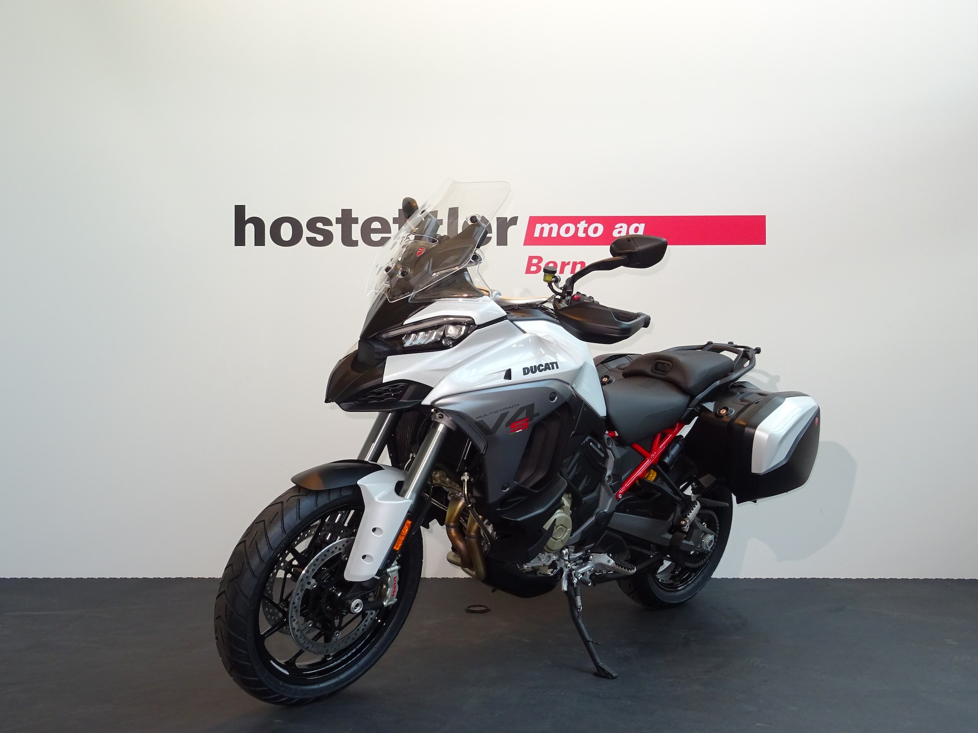 DUCATI Multistrada V4 S Travel & Radar-showroom-element-3