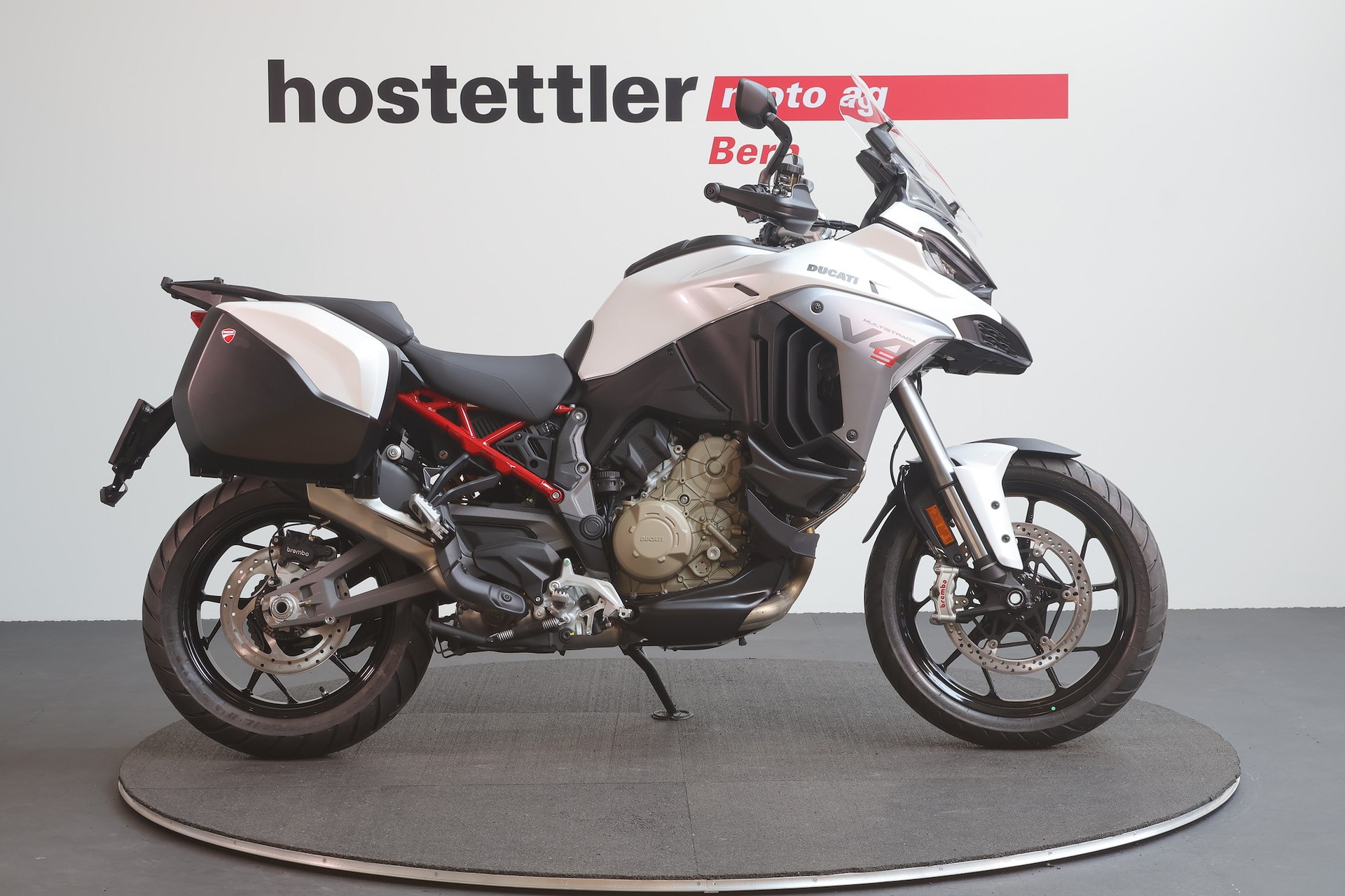DUCATI Multistrada V4 S Travel & Radar-showroom-element-1