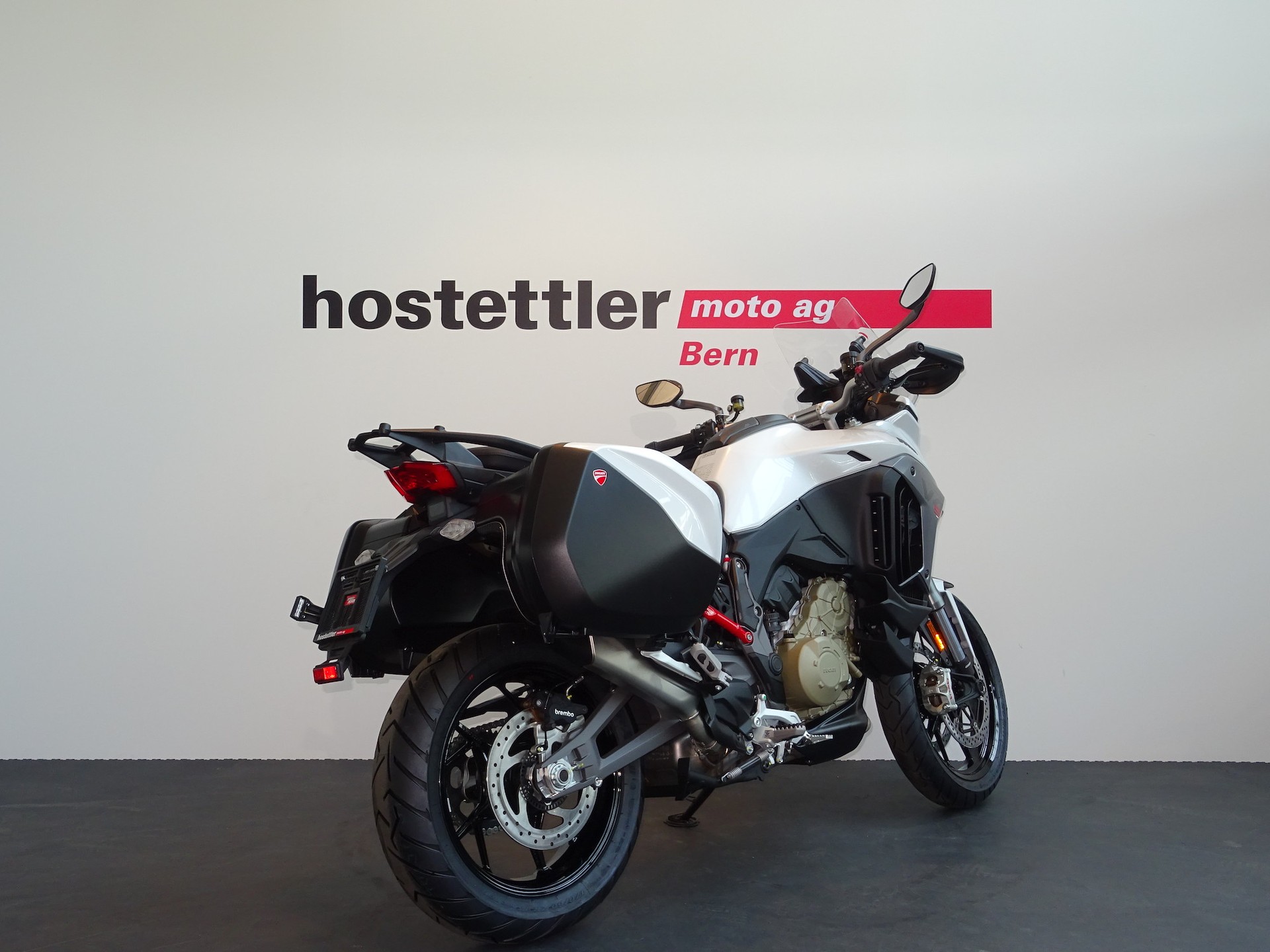 DUCATI Multistrada V4 S Travel & Radar-showroom-element-2