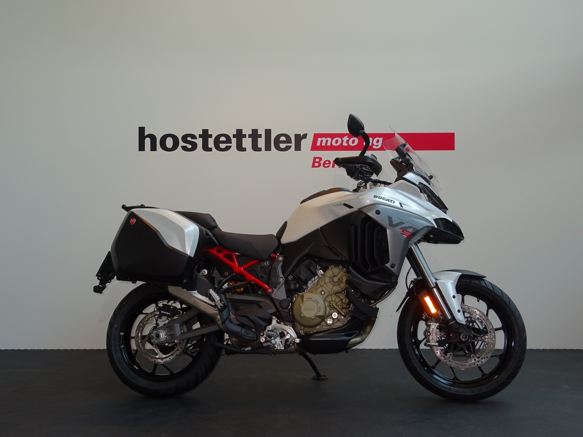 DUCATI Multistrada V4 S Travel & Radar-showroom-element-1