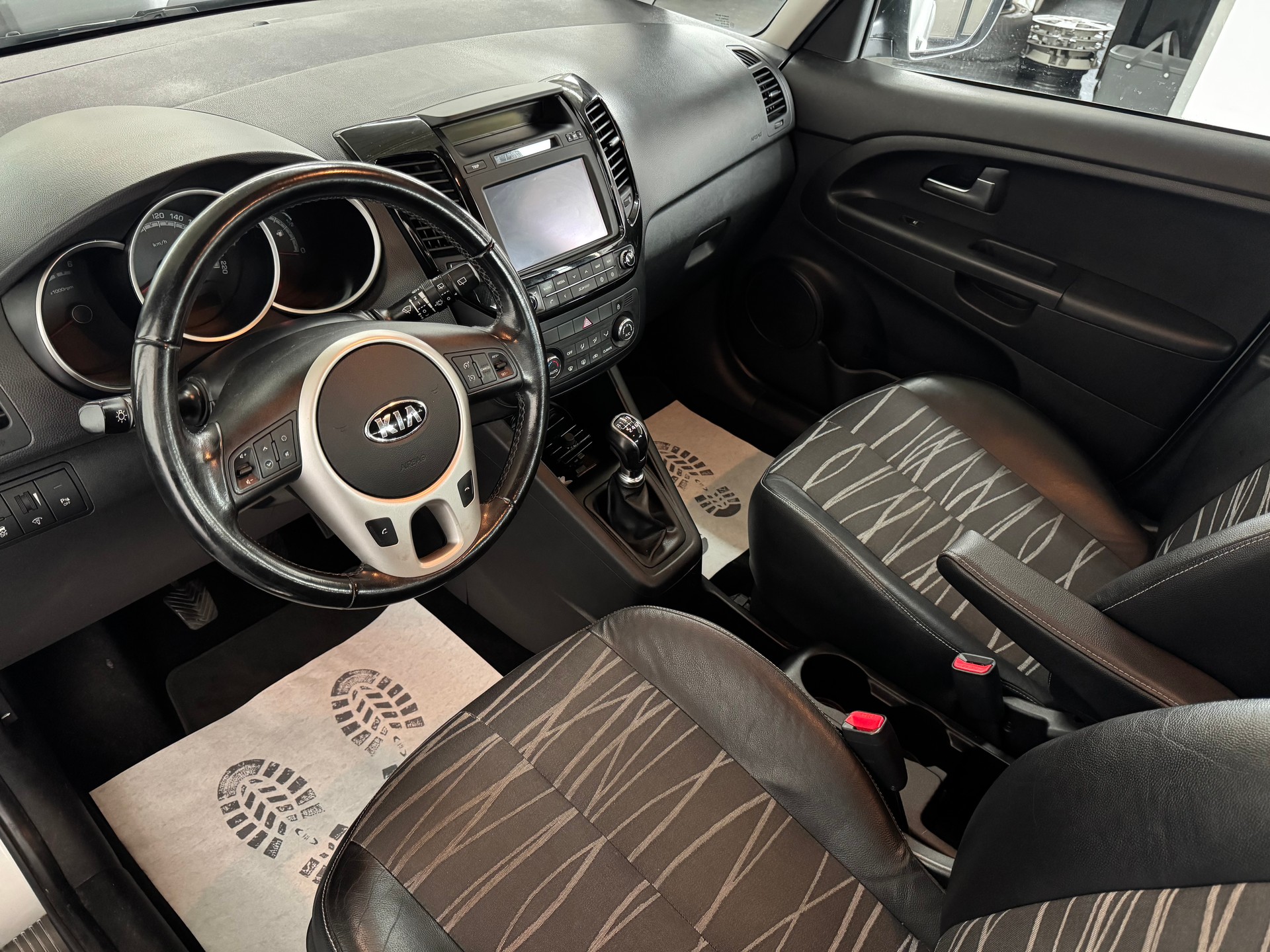 KIA Venga 1.4 CRDi Swiss Eco Edition-image-12