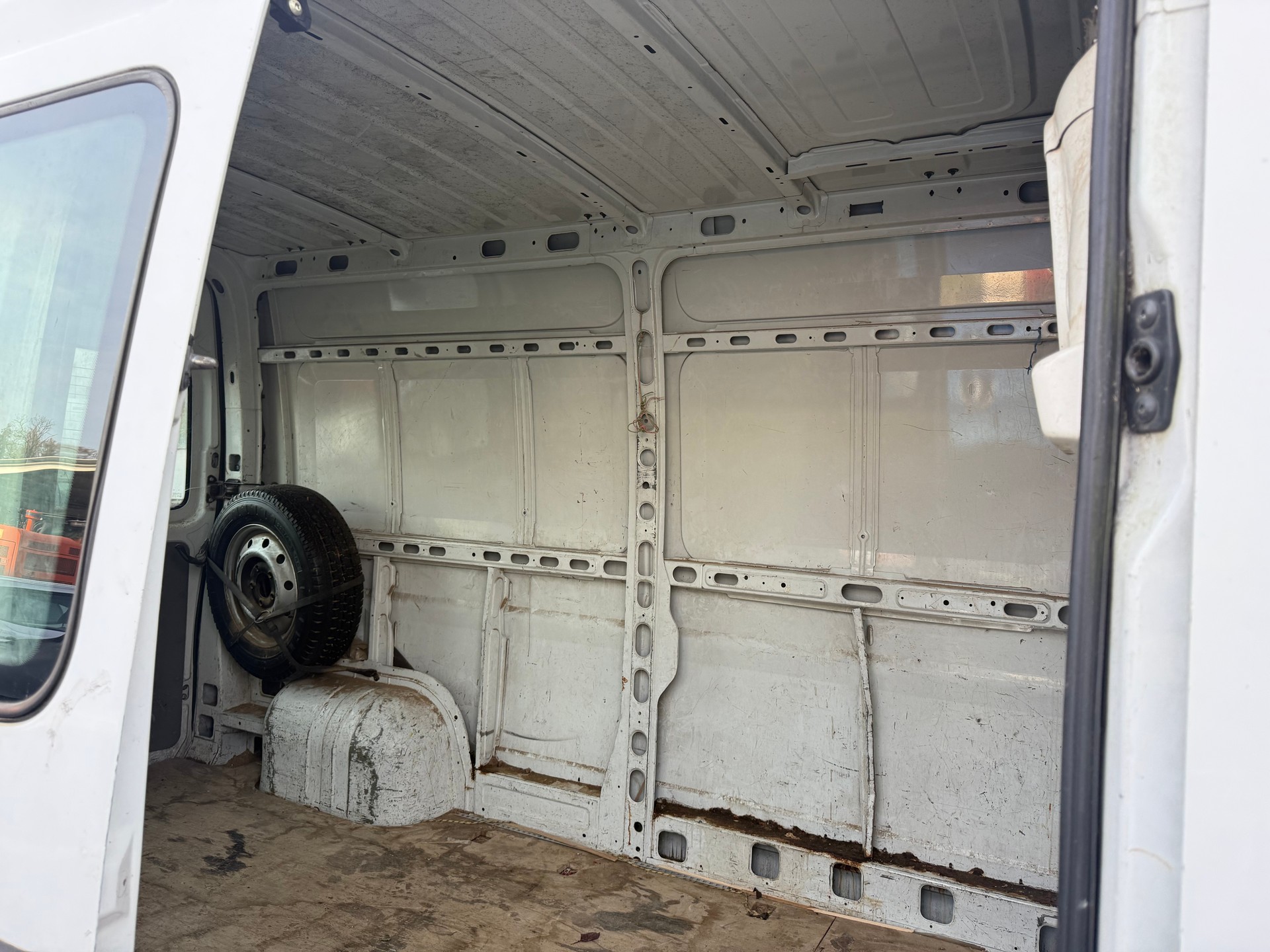 NISSAN Interstar 35 2.5dCi 120 Comfort-image-15