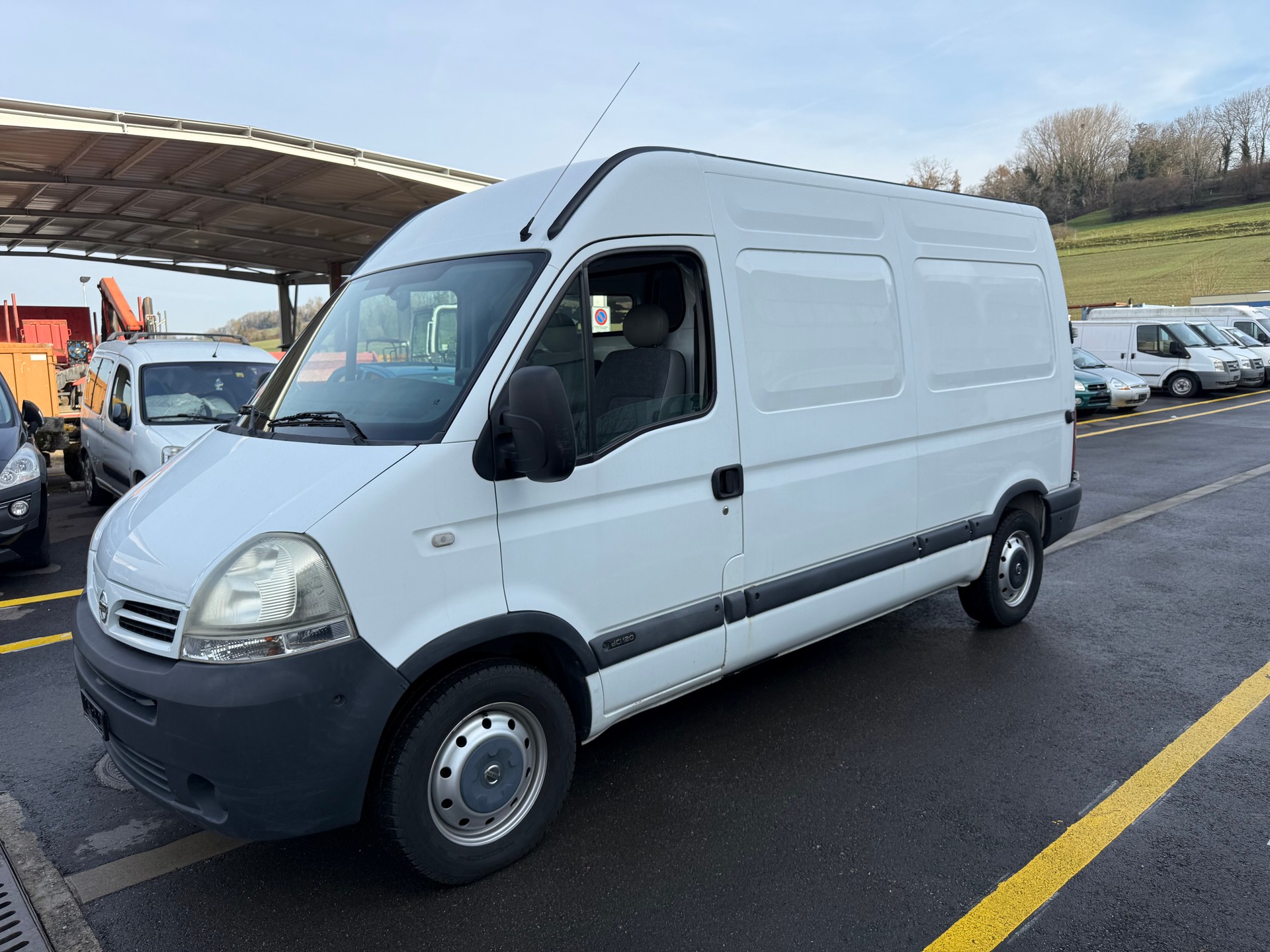 NISSAN Interstar 35 2.5dCi 120 Comfort-image-2
