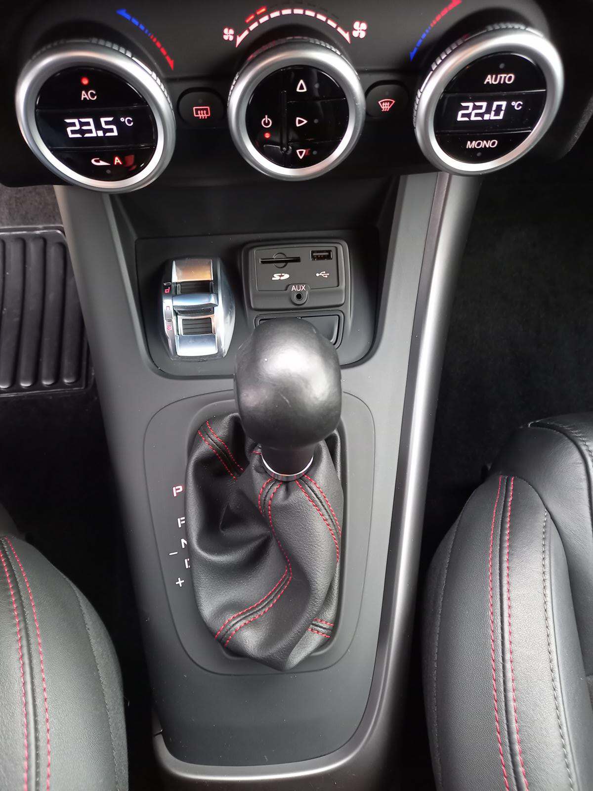 ALFA ROMEO Giulietta 1750 TBi Veloce TCT-image-8