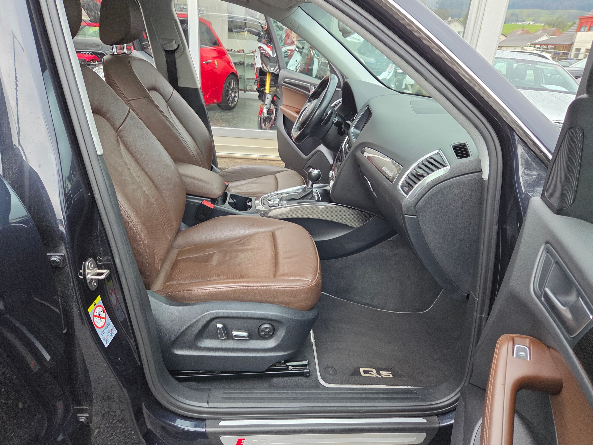 AUDI SQ5 3.0 TDI quattro tiptronic-image-9