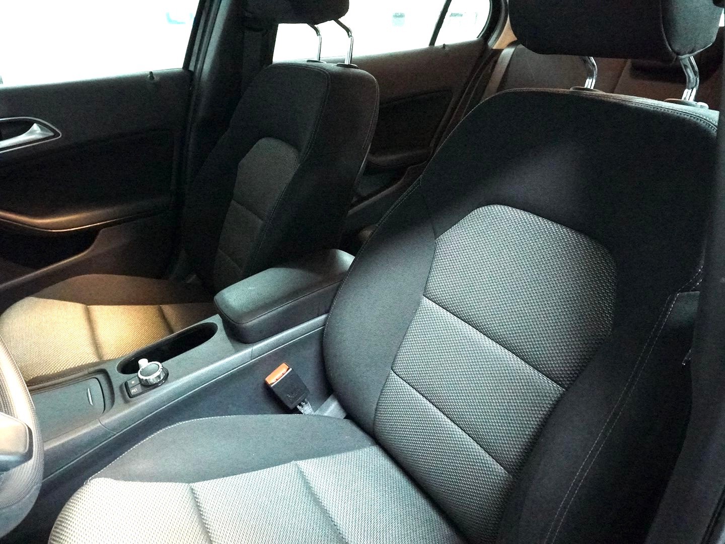 MERCEDES-BENZ GLA 200 CDI Swiss Star Edition 4Matic 7G-DCT-image-4