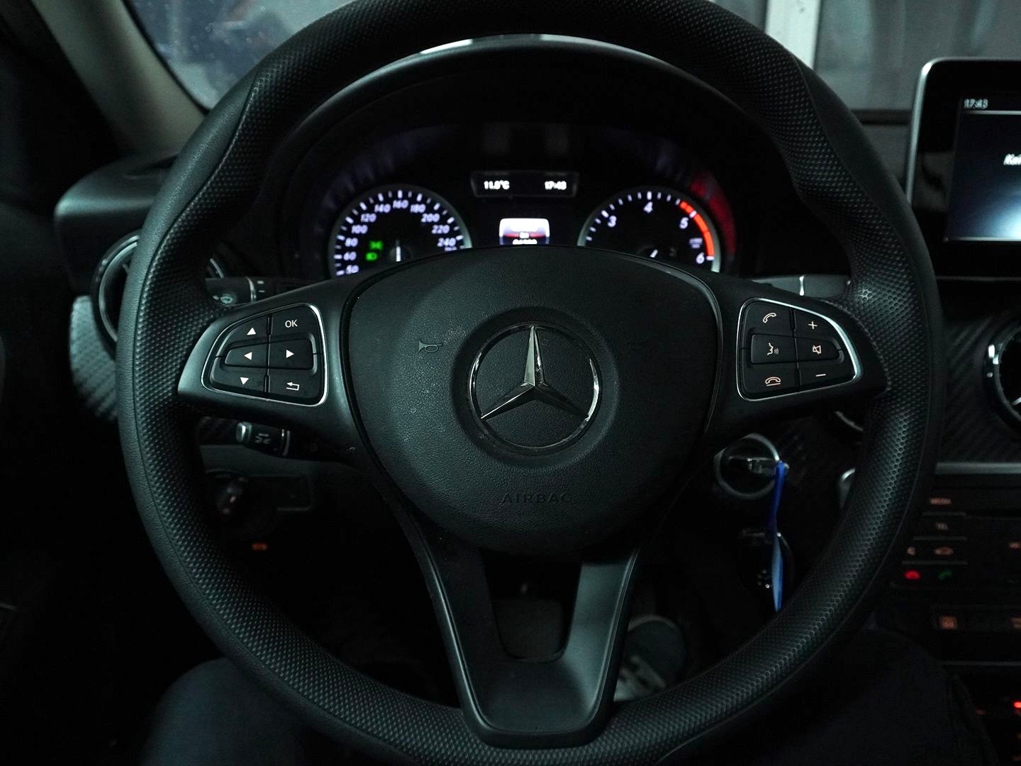 MERCEDES-BENZ GLA 200 CDI Swiss Star Edition 4Matic 7G-DCT-image-9