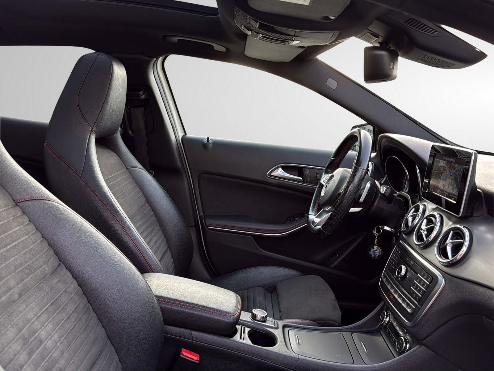 MERCEDES-BENZ GLA 220 d AMG Line 4Matic 7G-DCT-image-19