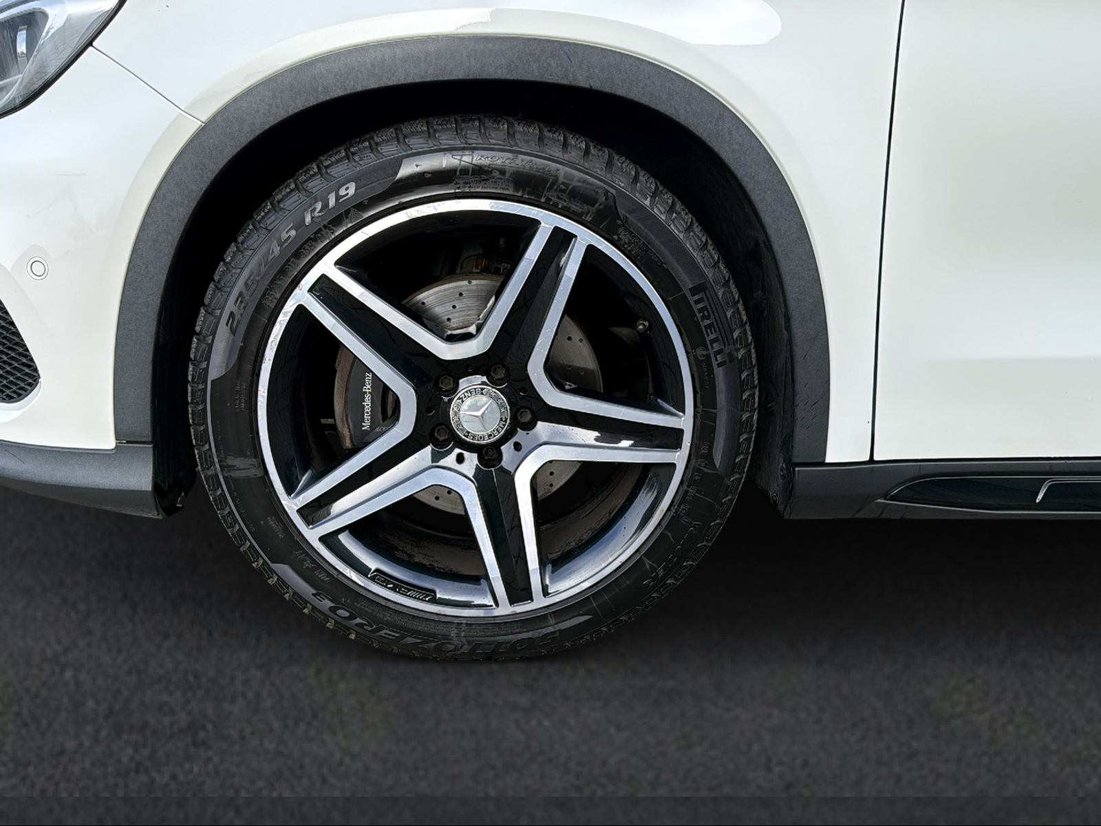 MERCEDES-BENZ GLA 220 d AMG Line 4Matic 7G-DCT-image-4