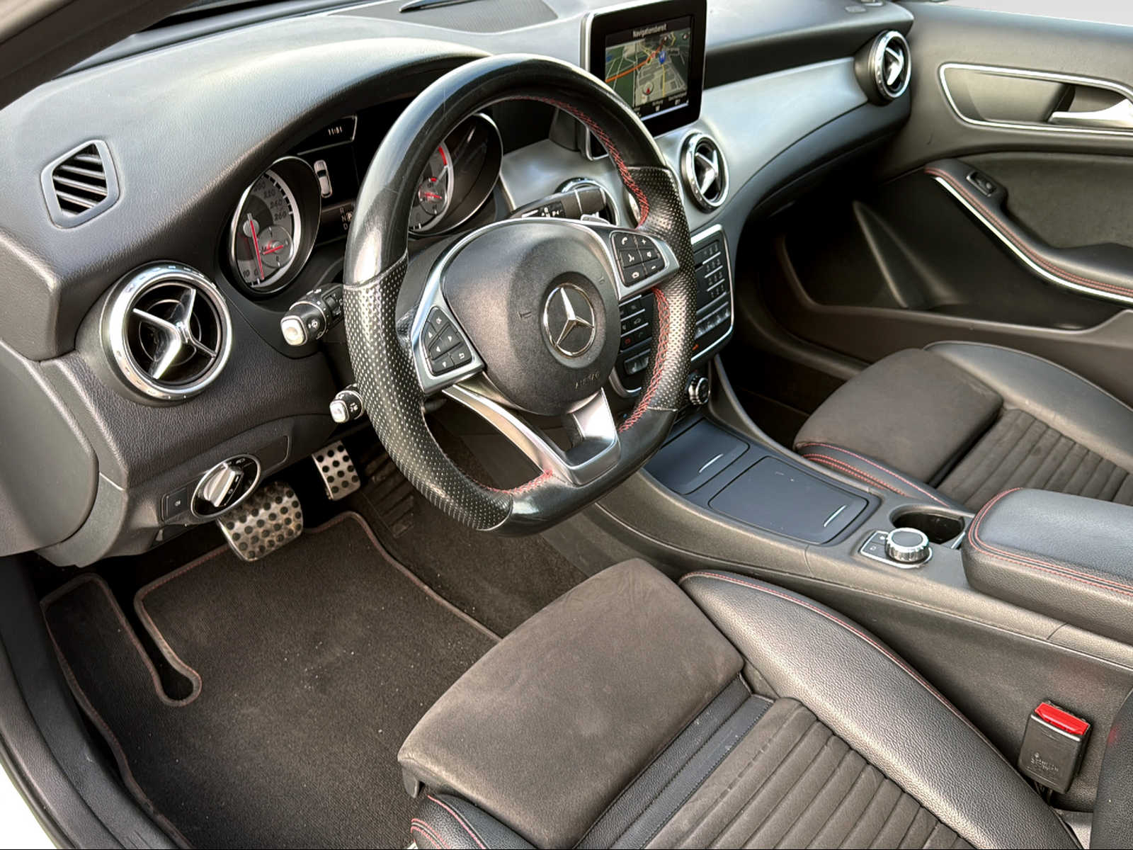 MERCEDES-BENZ GLA 220 d AMG Line 4Matic 7G-DCT-image-20
