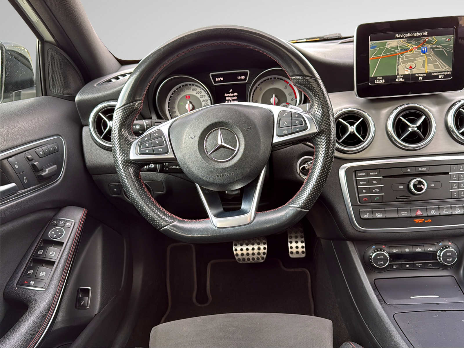 MERCEDES-BENZ GLA 220 d AMG Line 4Matic 7G-DCT-image-15