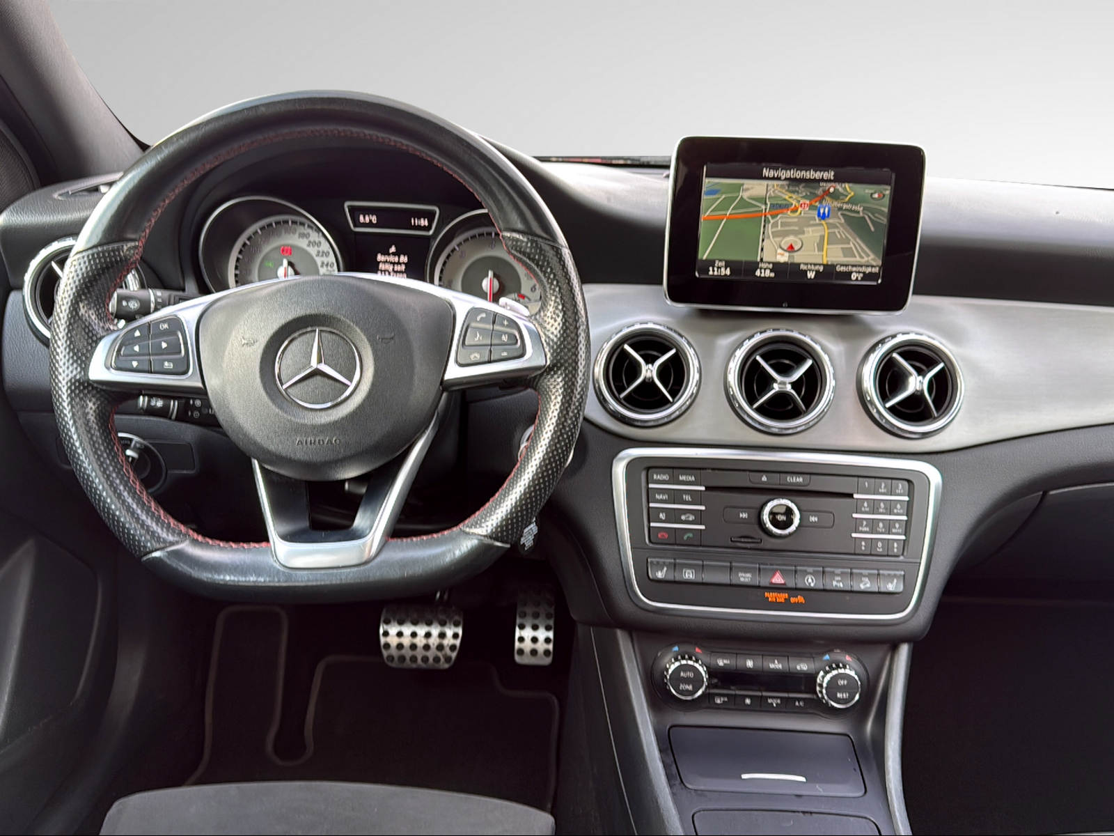MERCEDES-BENZ GLA 220 d AMG Line 4Matic 7G-DCT-image-18