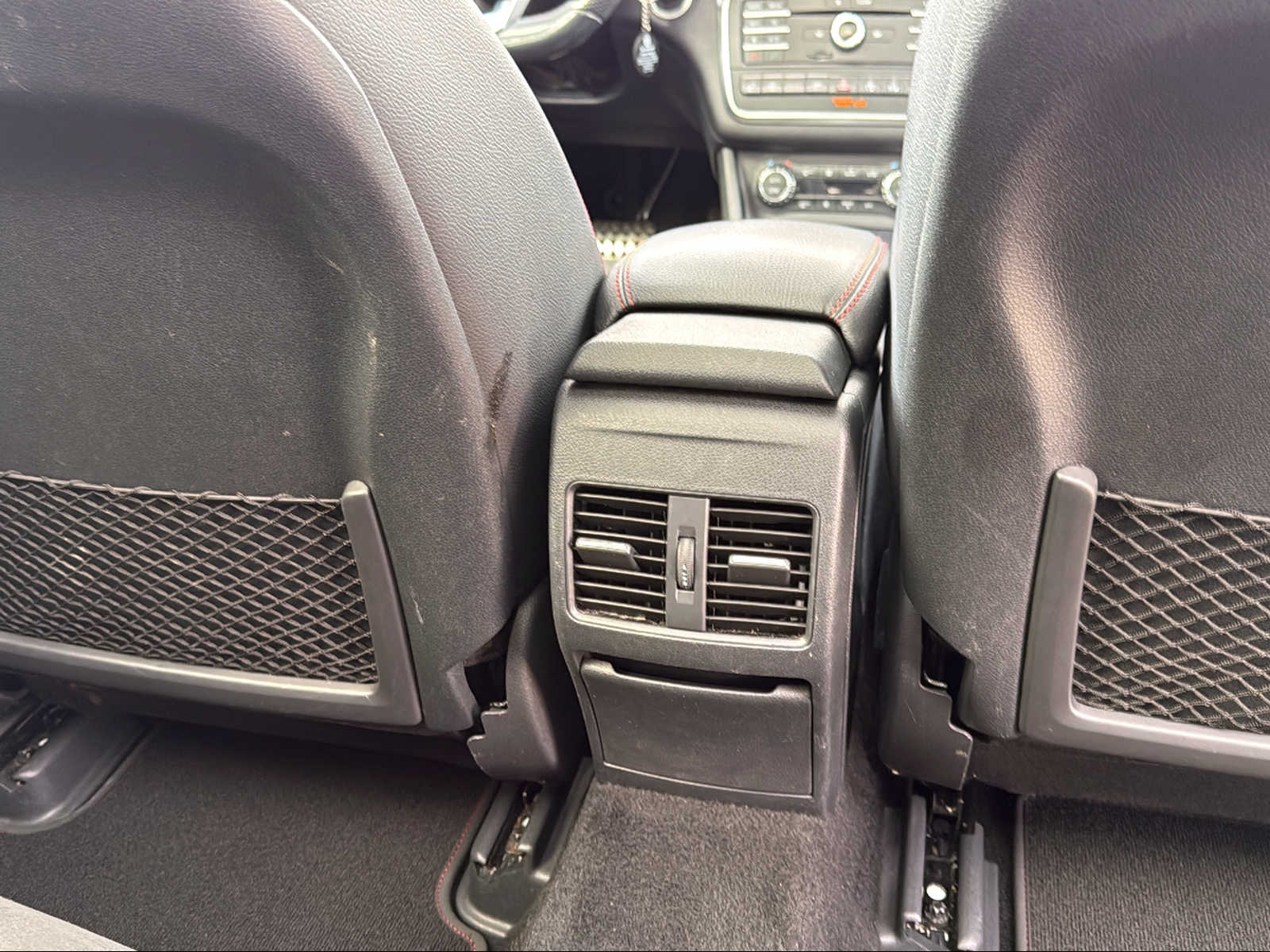 MERCEDES-BENZ GLA 220 d AMG Line 4Matic 7G-DCT-image-28