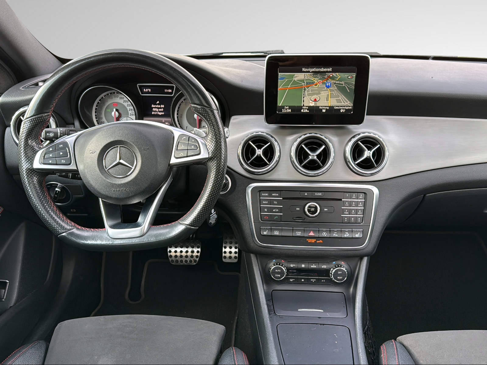 MERCEDES-BENZ GLA 220 d AMG Line 4Matic 7G-DCT-image-17