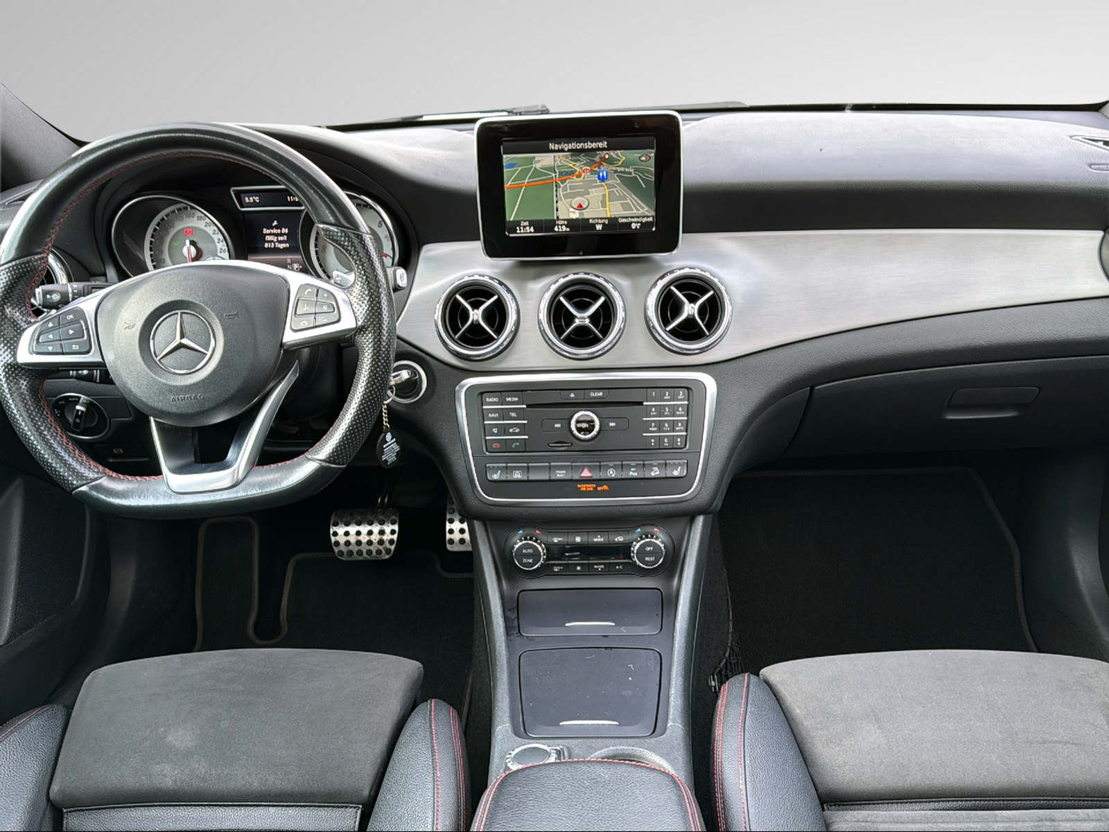 MERCEDES-BENZ GLA 220 d AMG Line 4Matic 7G-DCT-image-16
