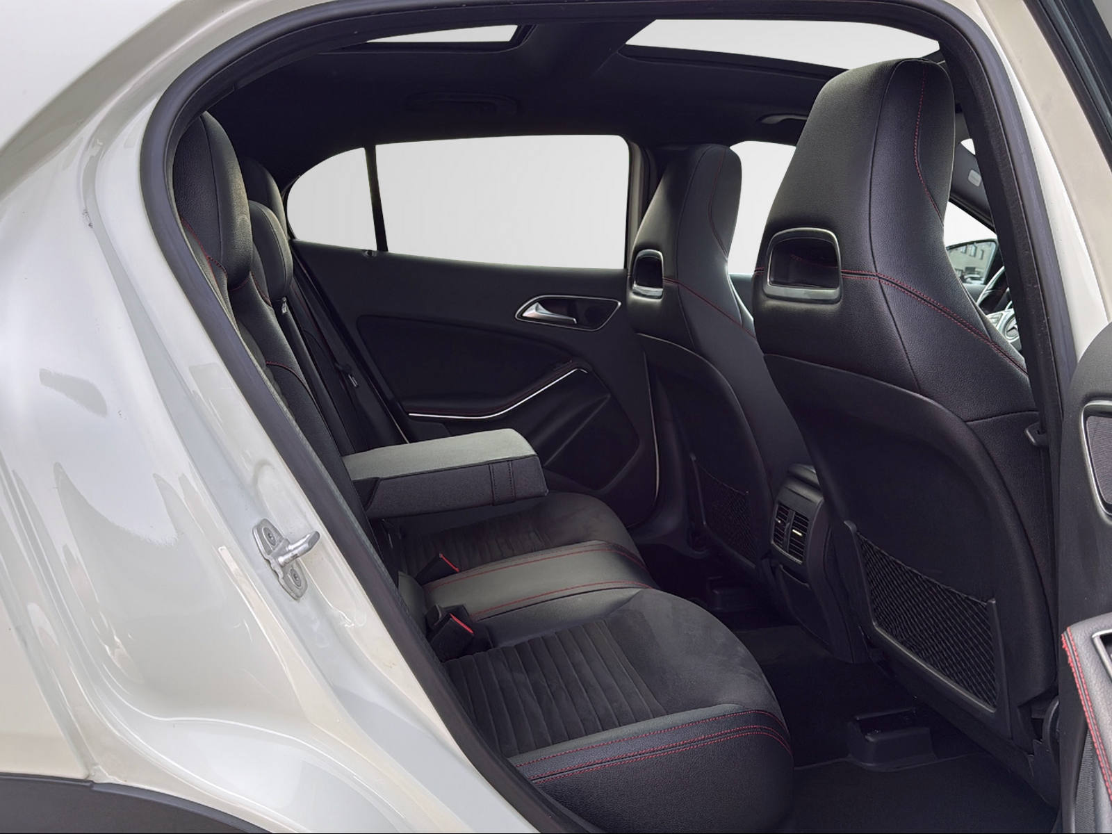 MERCEDES-BENZ GLA 220 d AMG Line 4Matic 7G-DCT-image-27