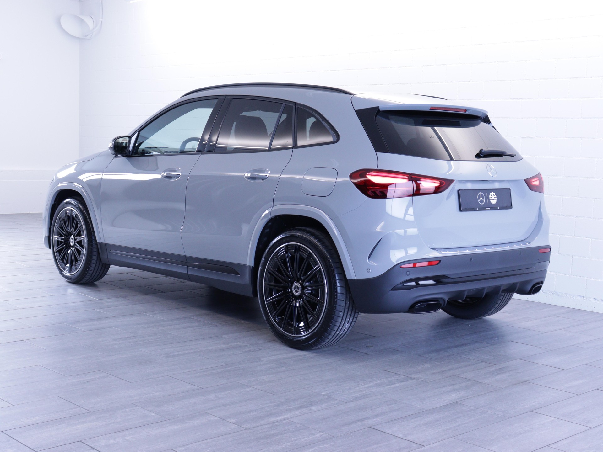 MERCEDES-BENZ GLA 200 Night Star AMG Line-image-3