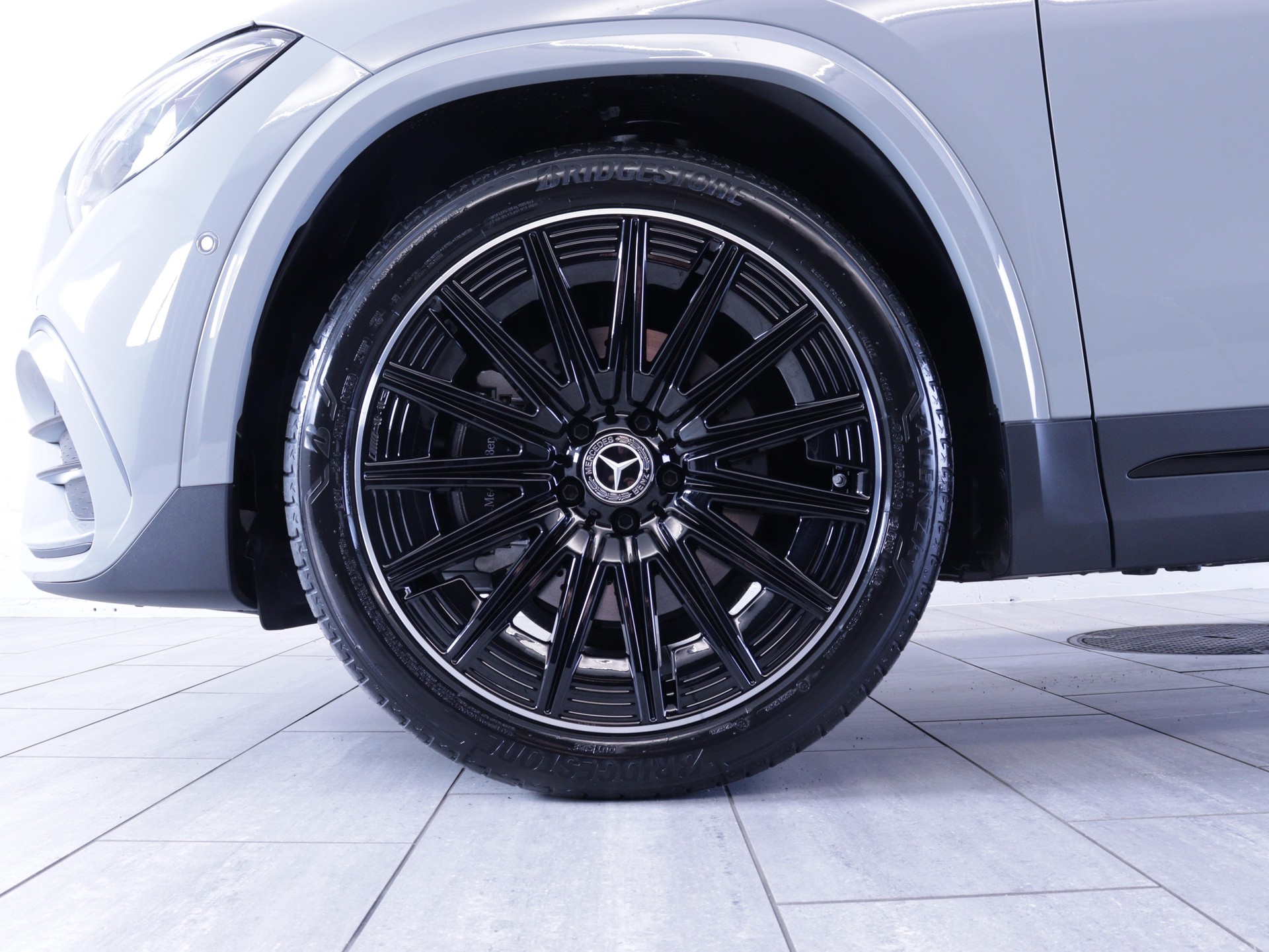 MERCEDES-BENZ GLA 200 Night Star AMG Line-image-10