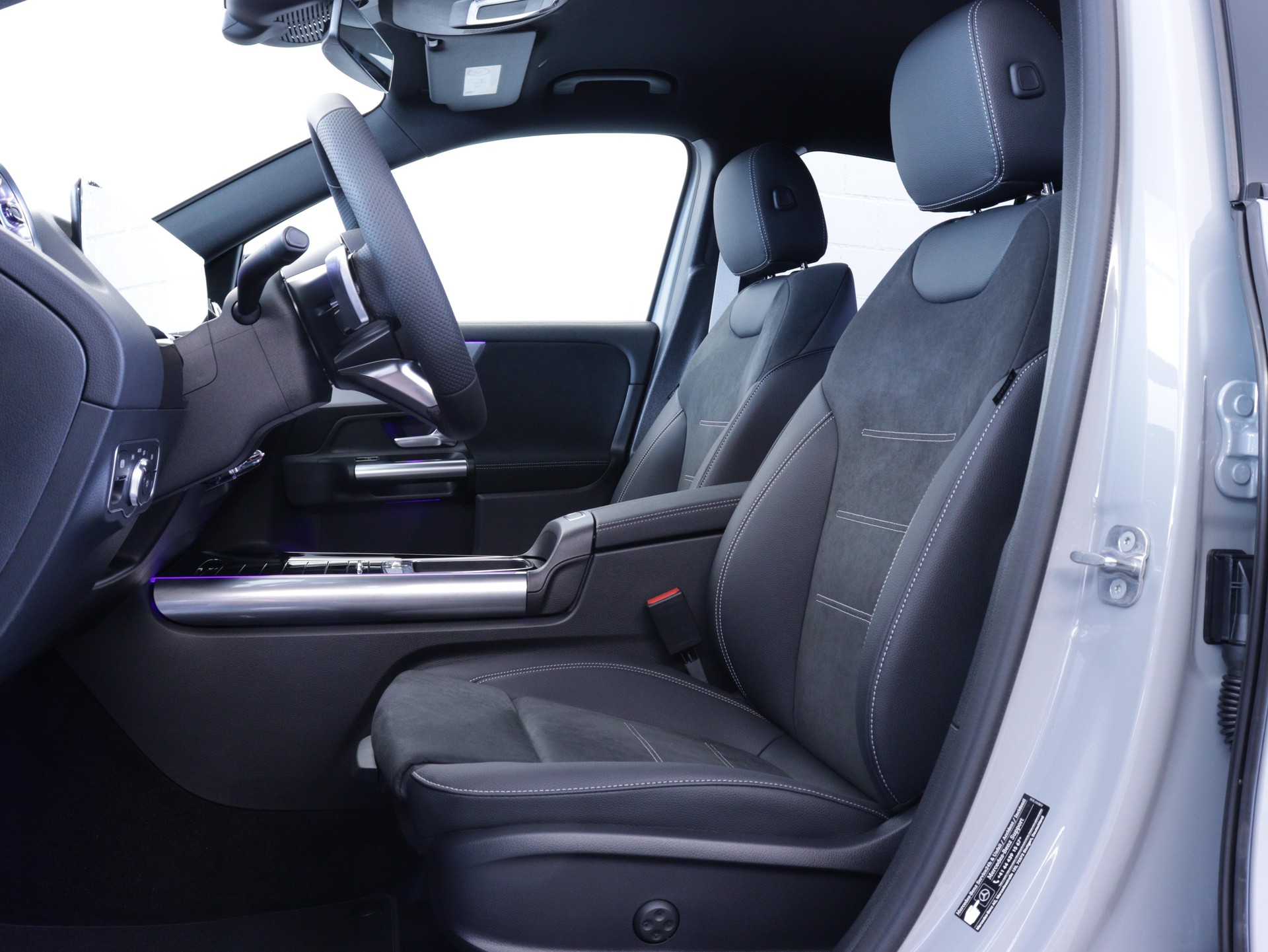 MERCEDES-BENZ GLA 200 Night Star AMG Line-image-5