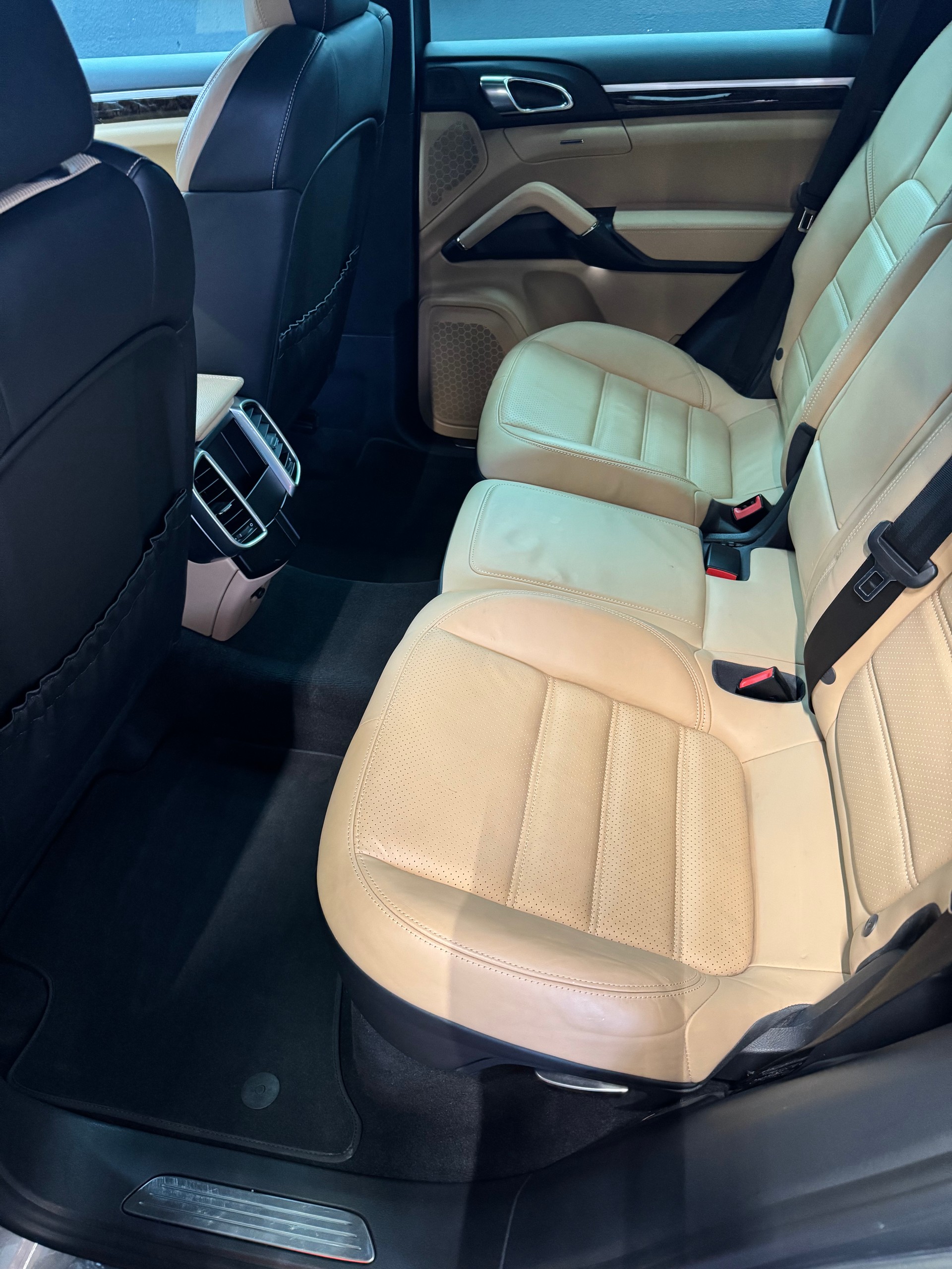 PORSCHE Cayenne S E-Hybrid-image-9