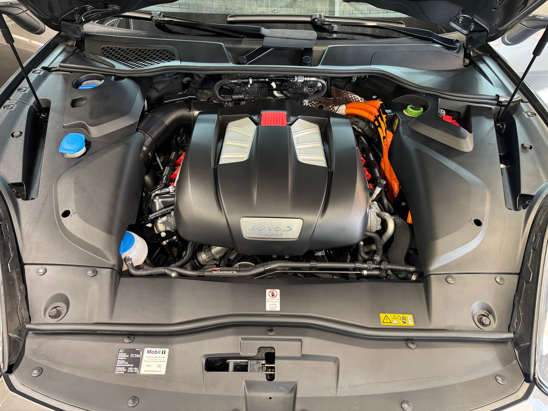 PORSCHE Cayenne S E-Hybrid-image-12
