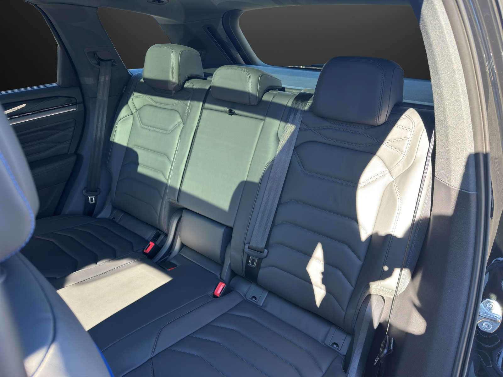 VW Touareg 3.0 TSI eHybrid R Tiptronic-image-8