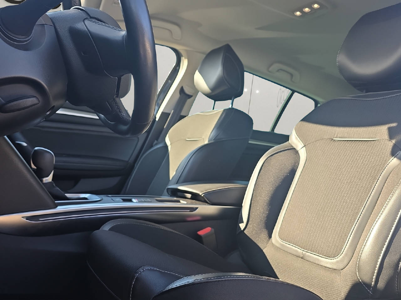 RENAULT Mégane Grandtour 1.5 Blue dCi Techno EDC-image-8